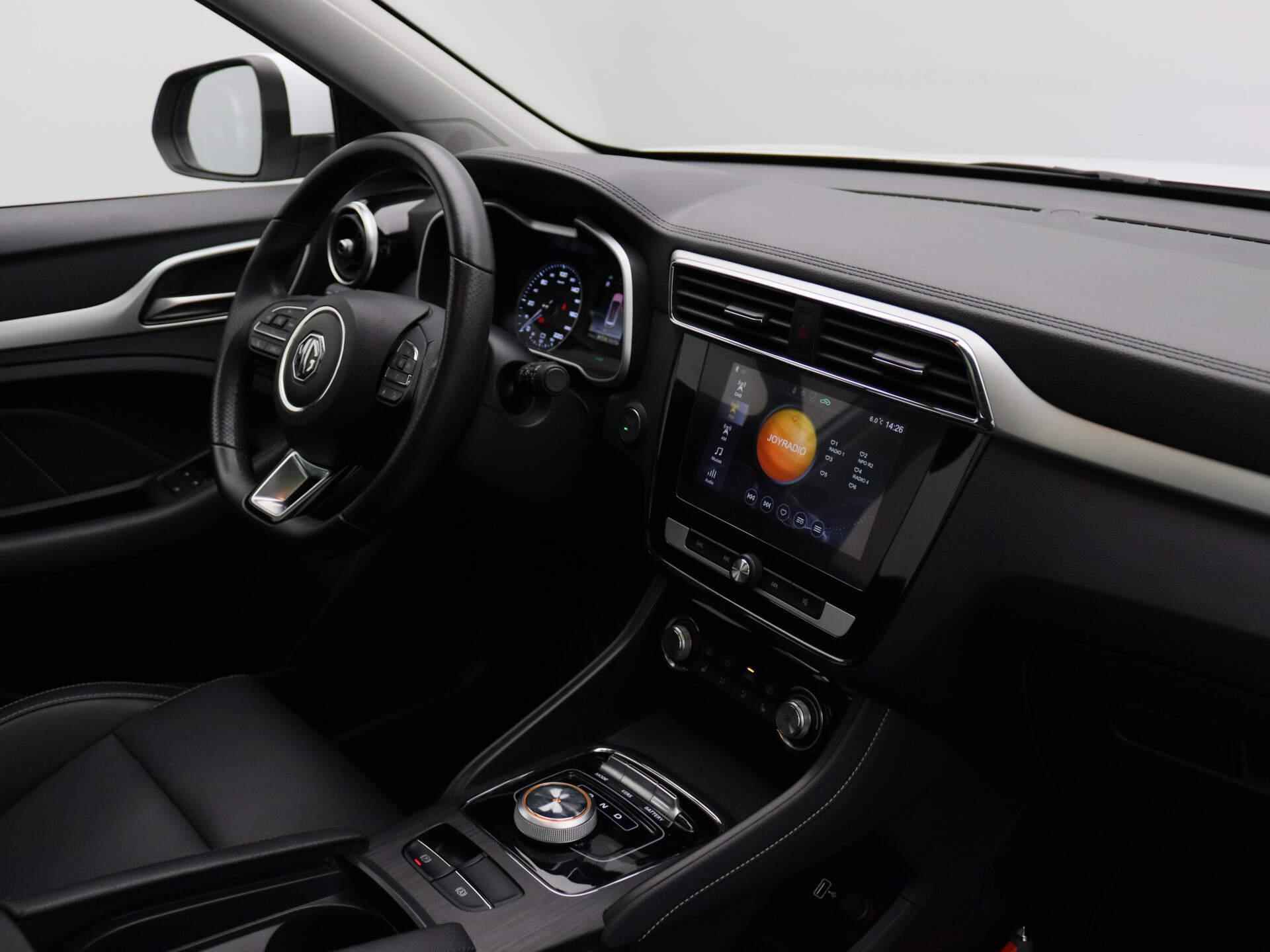 MG ZS EV Luxury 45 kWh | Panoramadak | Camera | Lederen Bekleding | Navigatie | - 26/28