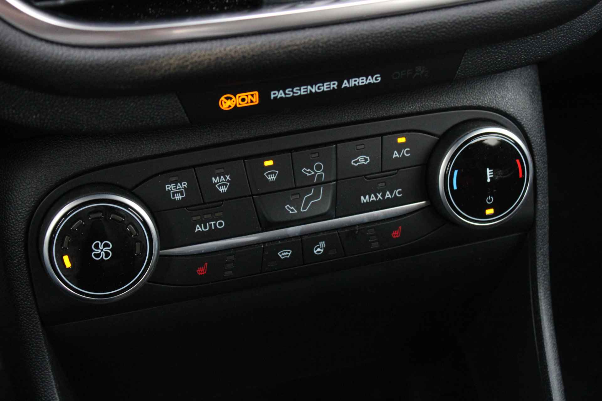 Ford Fiesta 1.0 125pk EcoBoost Hybrid ST-Line | 17'' | Keyless | Privacy-glass | Apple carplay | Winter-pack - 14/24