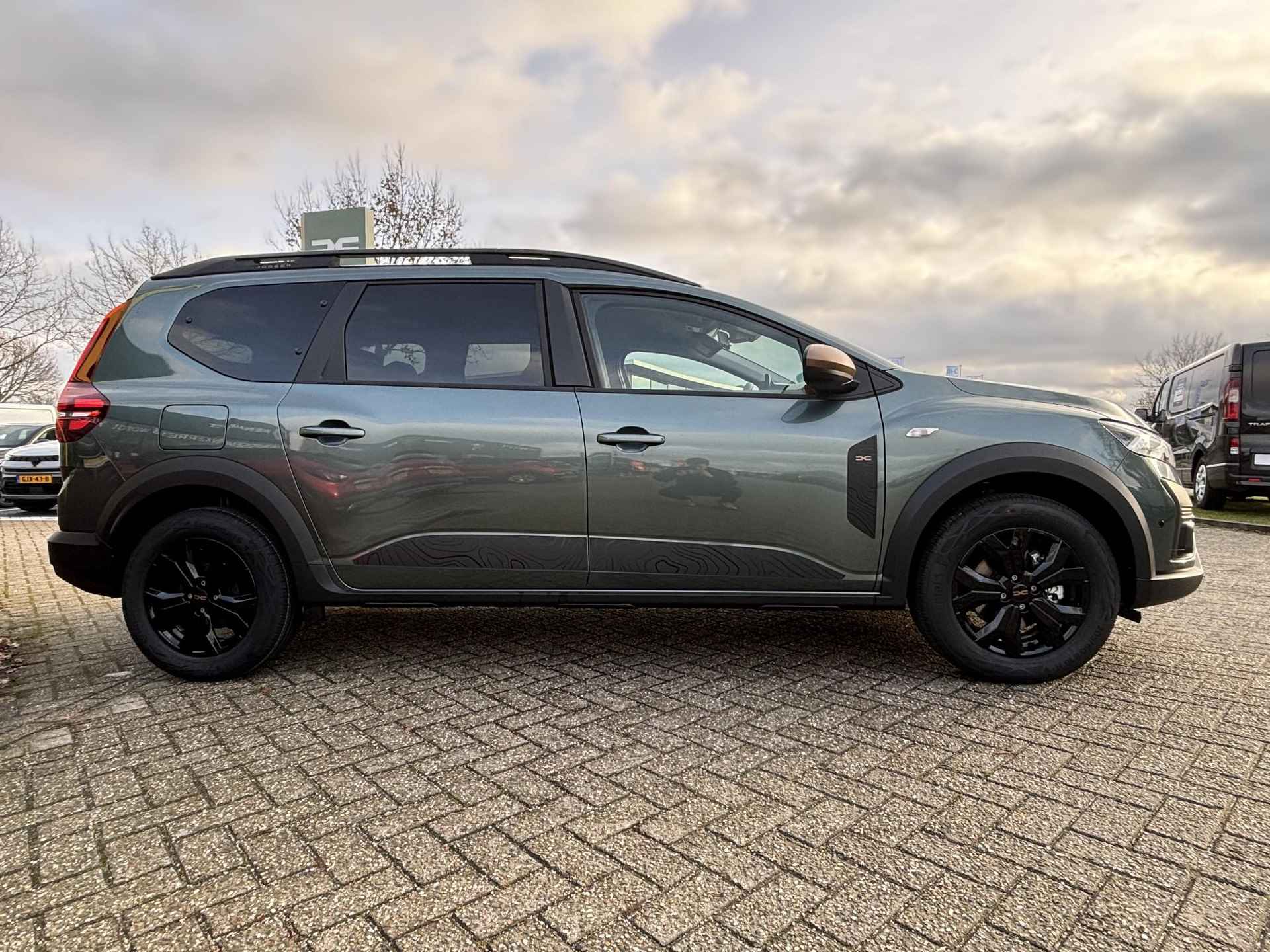 Dacia Jogger 1.6 Hybrid 140 Extreme 7p. ''Cruise, parkeersensoren, clima'' - 4/28