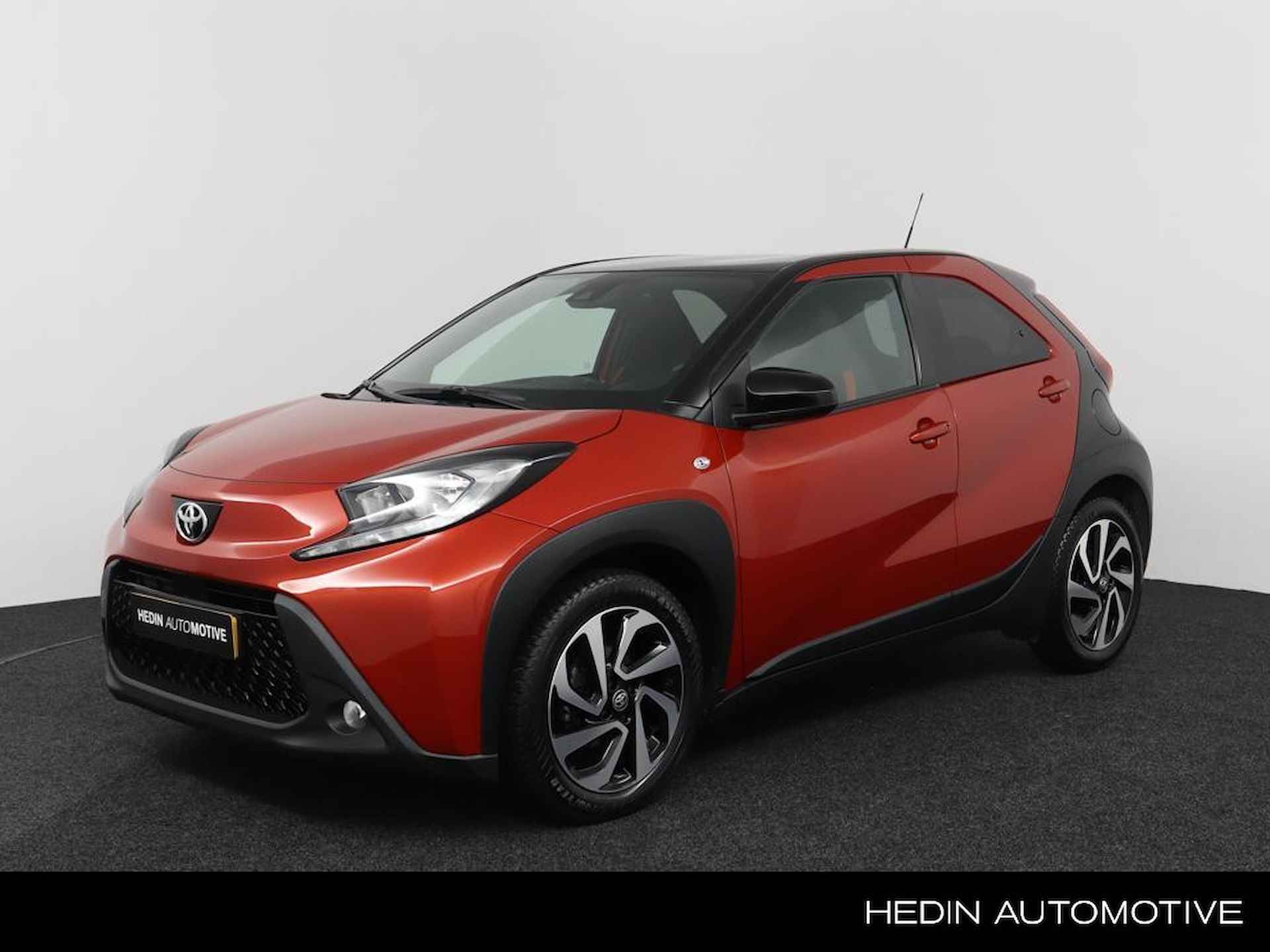 Toyota Aygo X 1.0 VVT-i MT Pulse | Airco | Two Tone kleur | Camera | Adapt. Cruise Control | Navigatie via App |