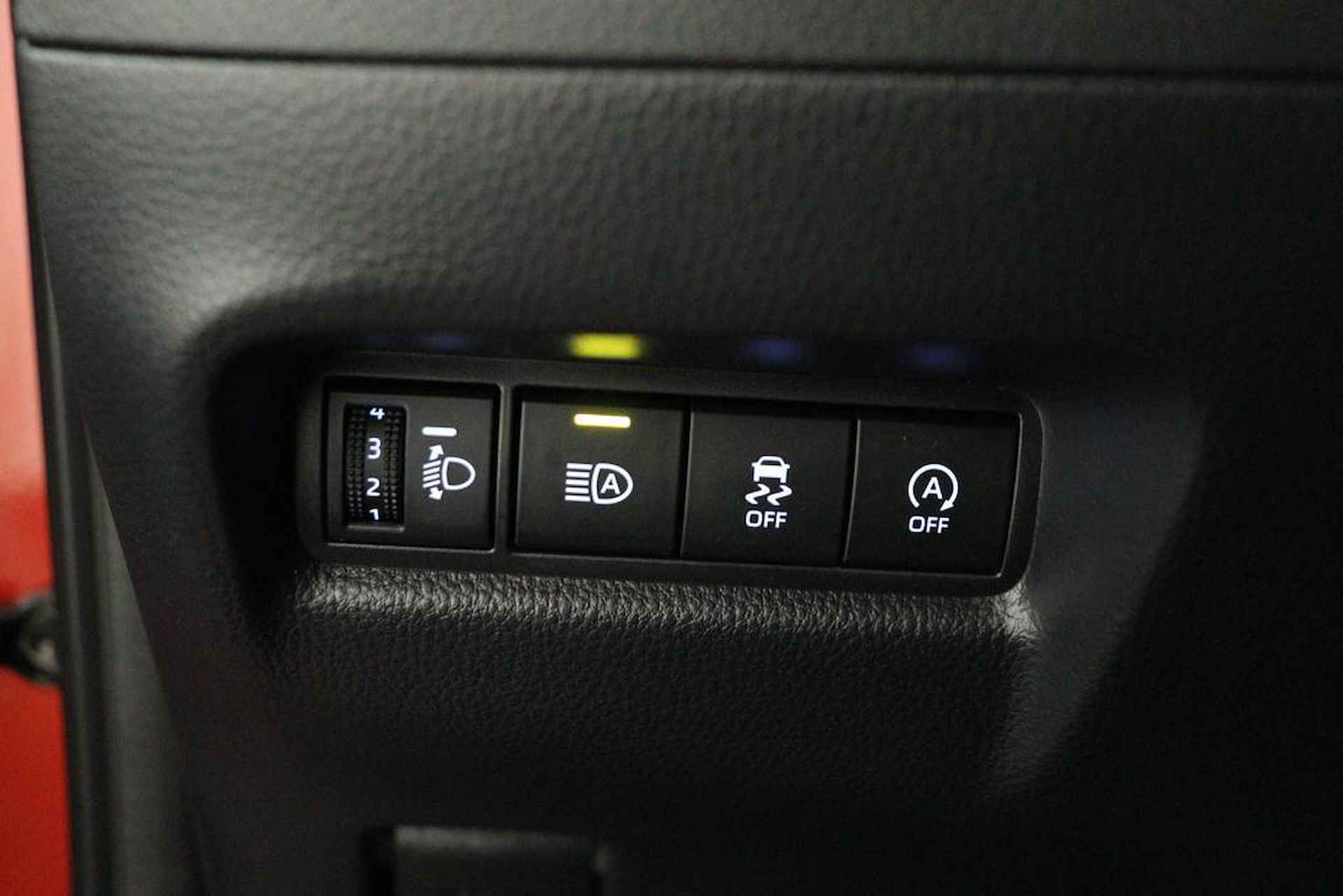 Toyota Aygo X 1.0 VVT-i MT Pulse | Airco | Two Tone kleur | Camera | Adapt. Cruise Control | Navigatie via App | - 29/41