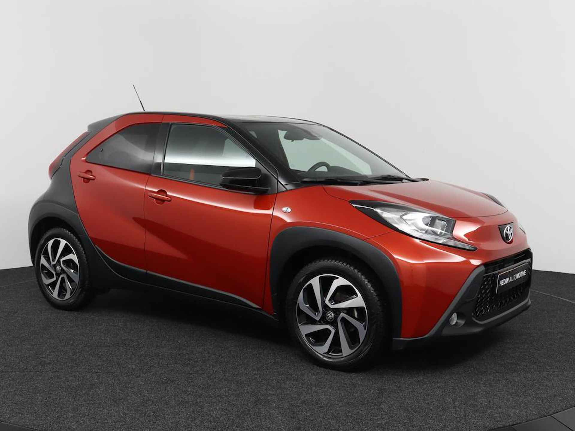 Toyota Aygo X 1.0 VVT-i MT Pulse | Airco | Two Tone kleur | Camera | Adapt. Cruise Control | Navigatie via App | - 4/41