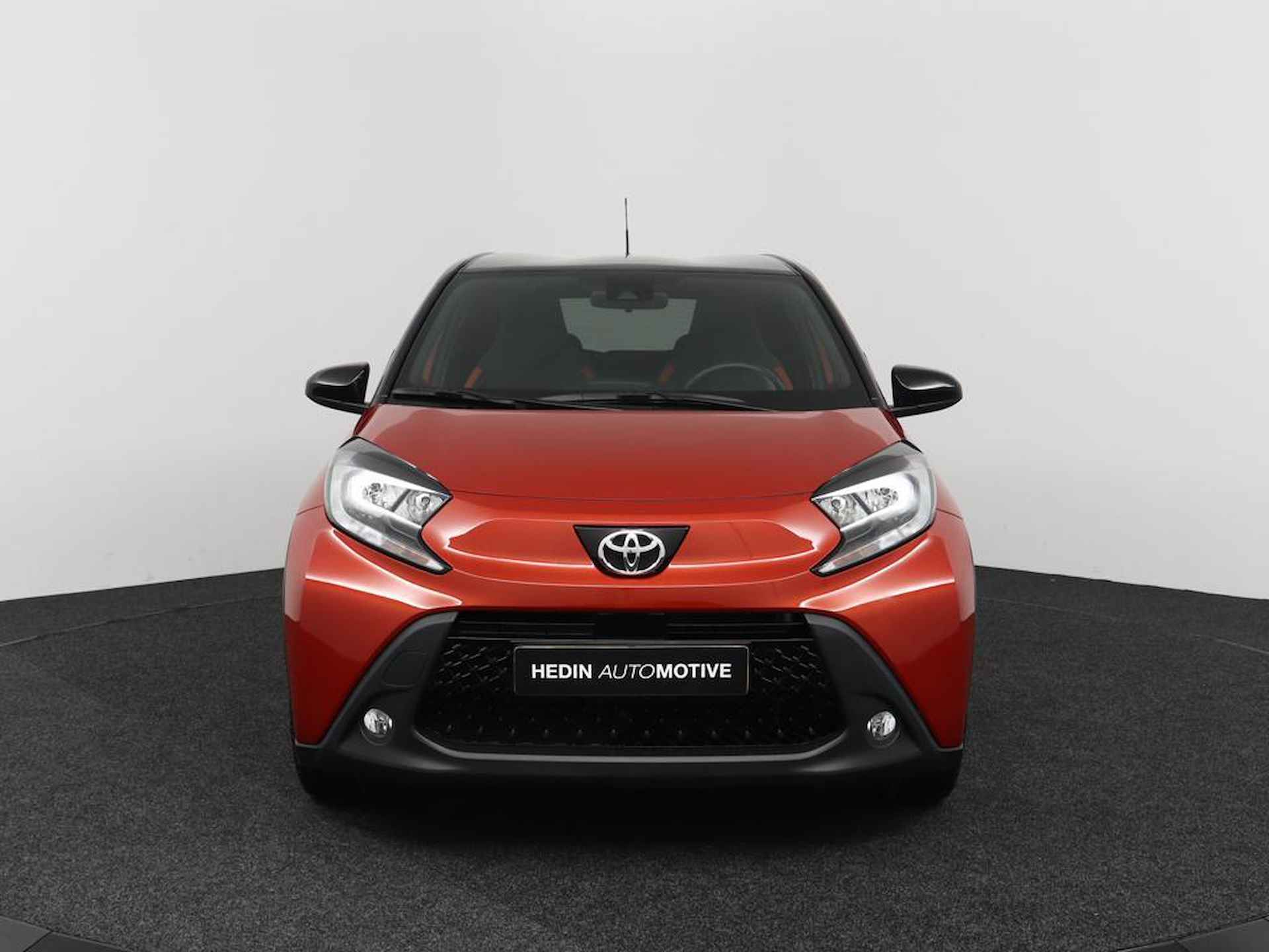 Toyota Aygo X 1.0 VVT-i MT Pulse | Airco | Two Tone kleur | Camera | Adapt. Cruise Control | Navigatie via App | - 6/41