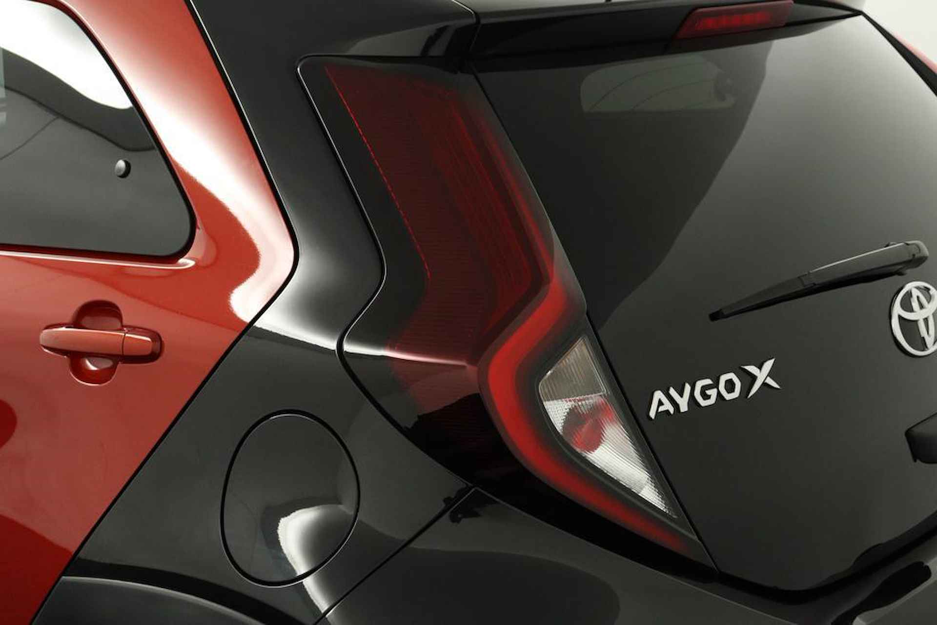 Toyota Aygo X 1.0 VVT-i MT Pulse | Airco | Two Tone kleur | Camera | Adapt. Cruise Control | Navigatie via App | - 15/41