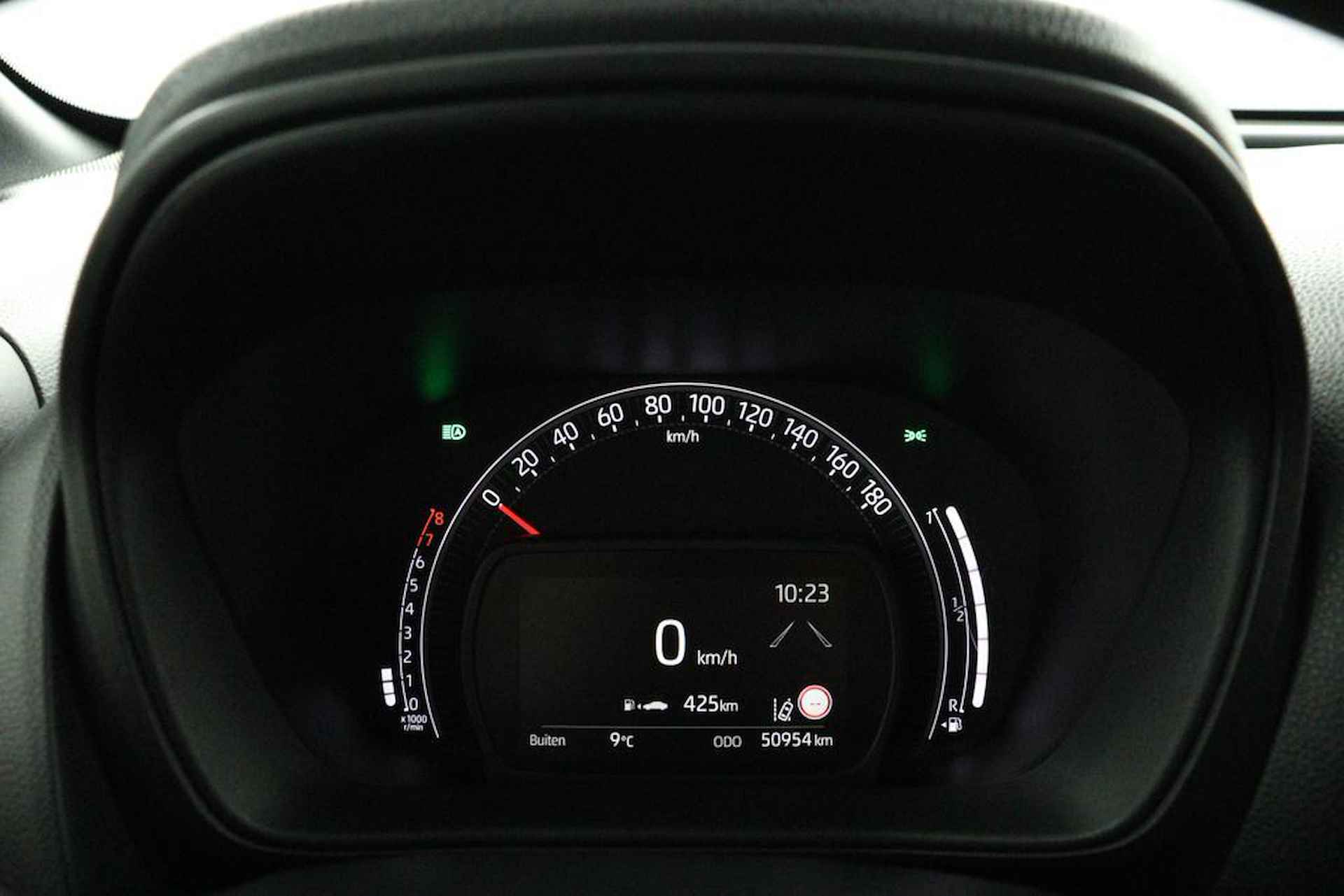 Toyota Aygo X 1.0 VVT-i MT Pulse | Airco | Two Tone kleur | Camera | Adapt. Cruise Control | Navigatie via App | - 19/41