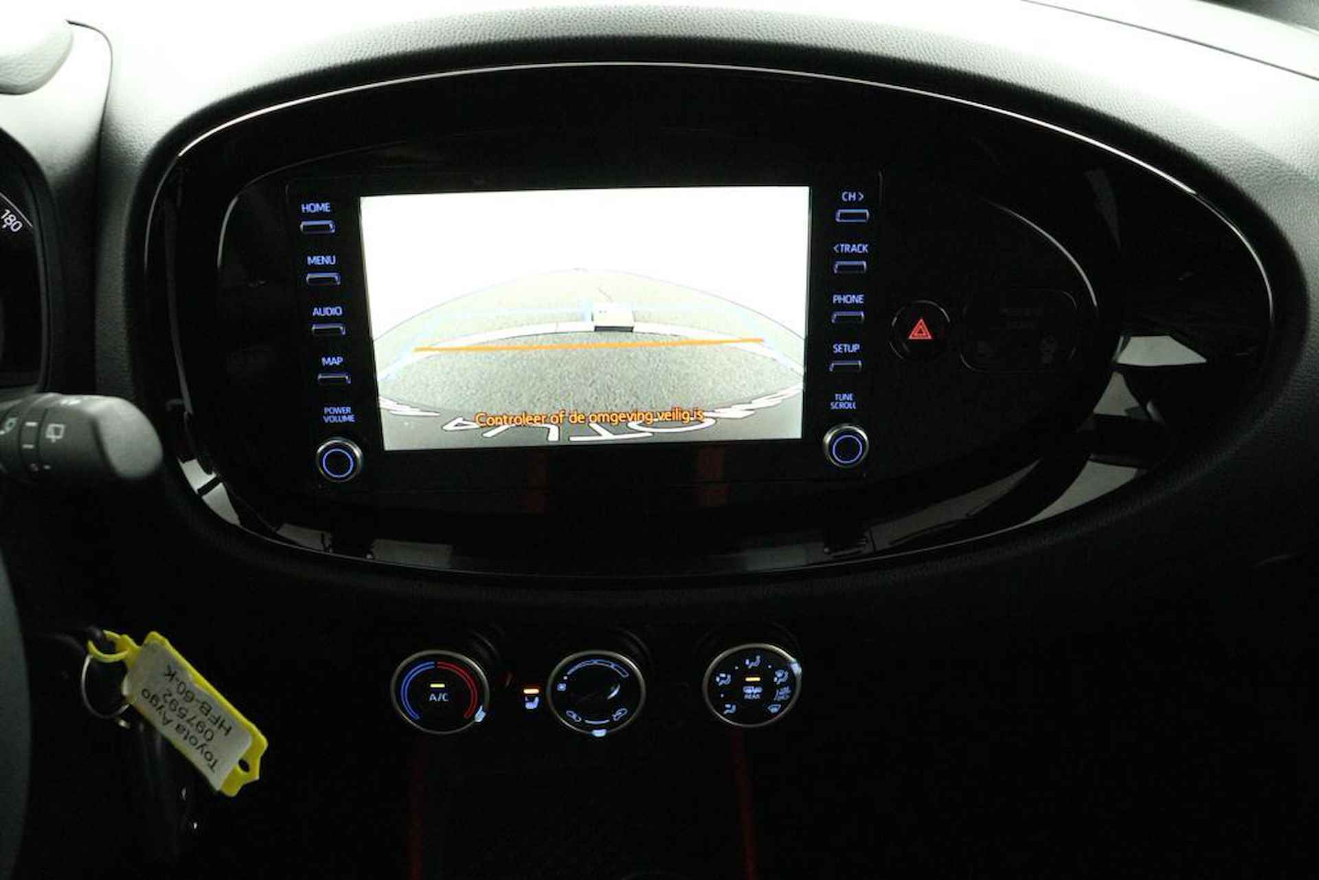 Toyota Aygo X 1.0 VVT-i MT Pulse | Airco | Two Tone kleur | Camera | Adapt. Cruise Control | Navigatie via App | - 21/41