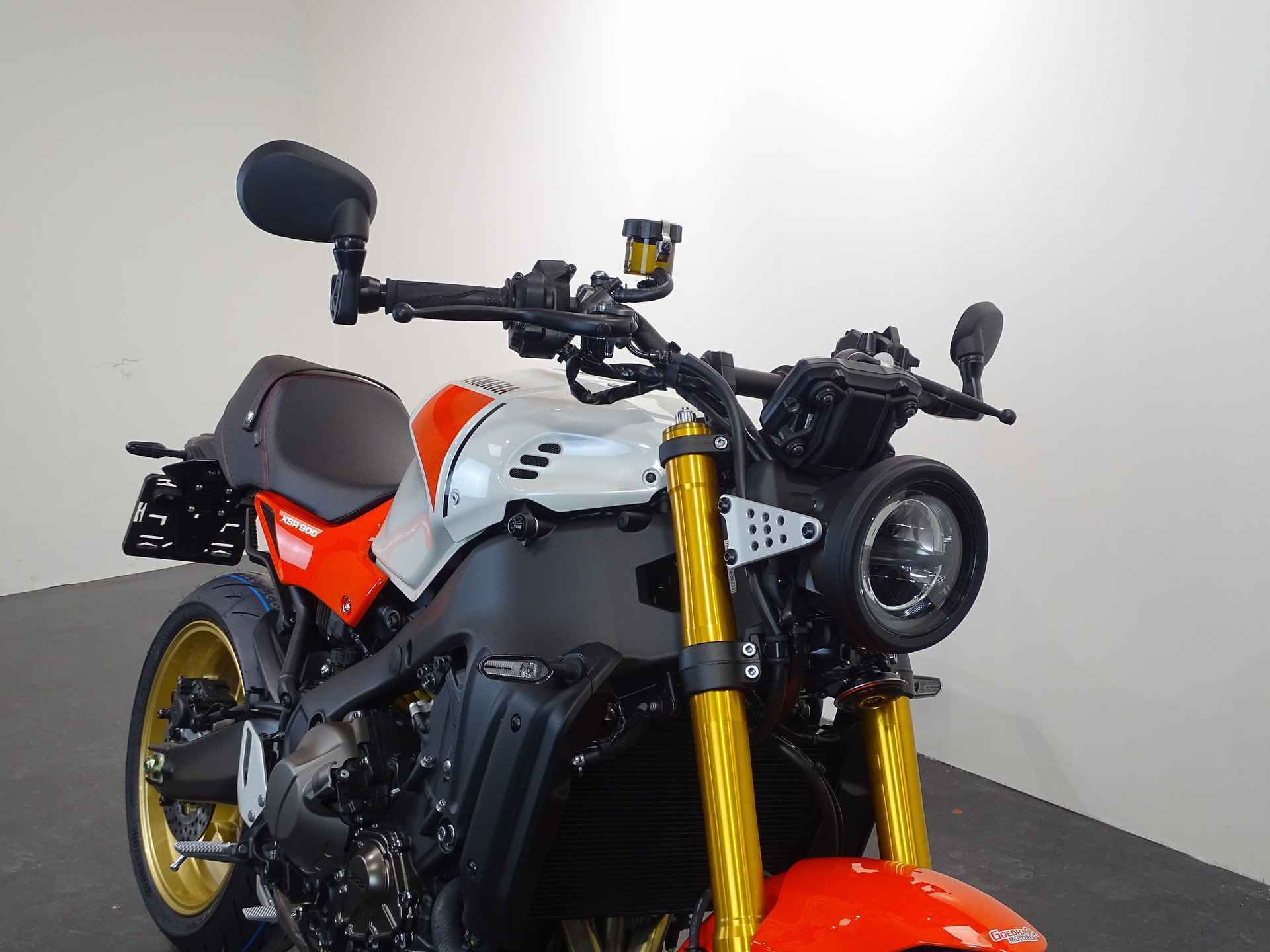 Yamaha XSR 900 - 3/12