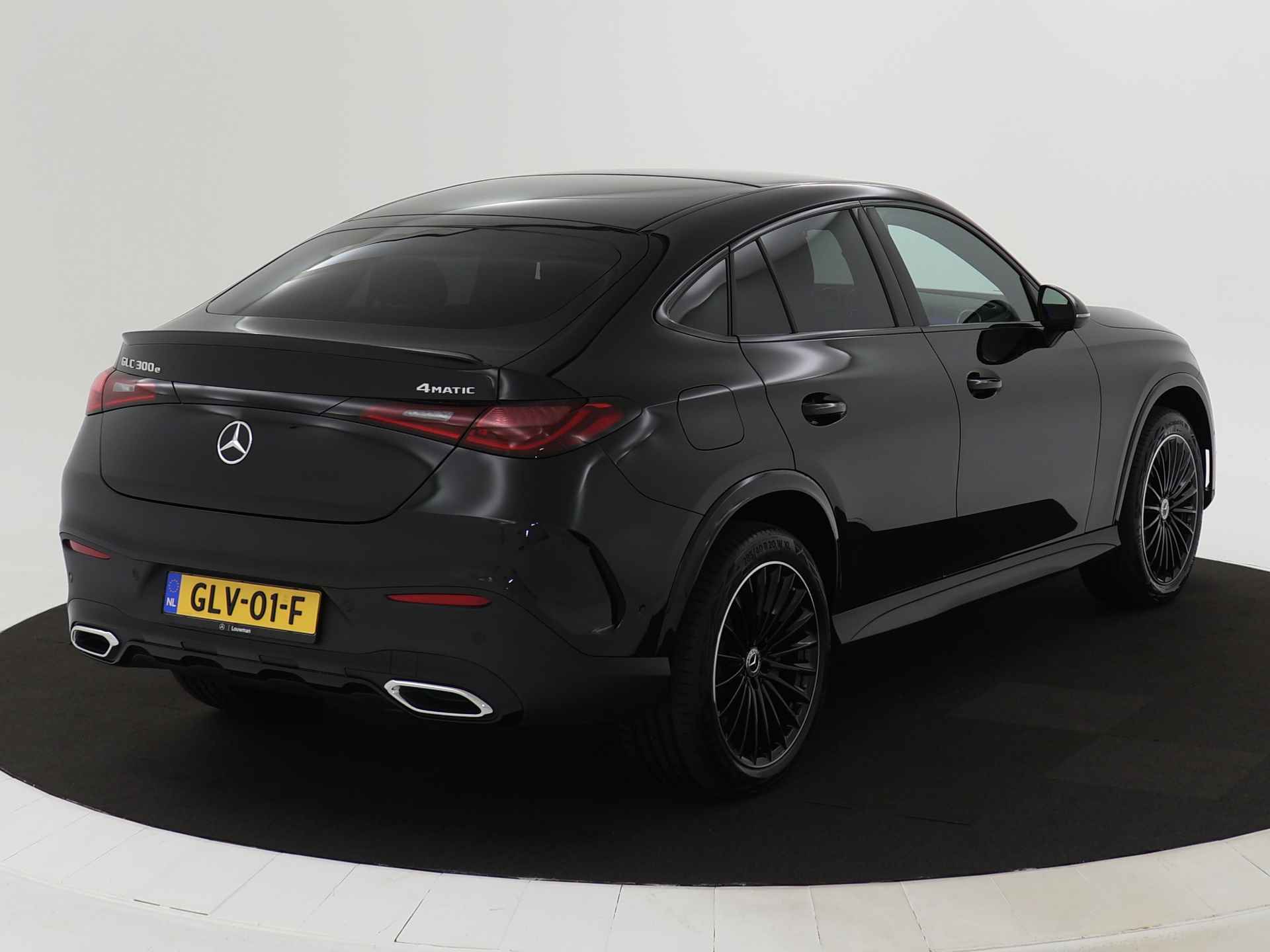 Mercedes-Benz GLC Coupé 300 e 4M AMG Plug-In Hybride | AMG Styling | Night Pakket | Digital Koplampen | 20 Inch AMG LM Velgen | Stuurverwarming | Stoelverwarming | Inclusief 24 maanden MB Certified garantie voor Europa. - 3/43