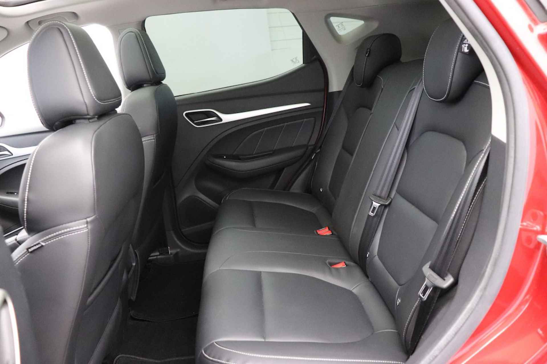 MG Zs EV Luxury 45 kWh - Panorama, Leer, Carplay (15.000 na SUBSIDIE) - 11/37