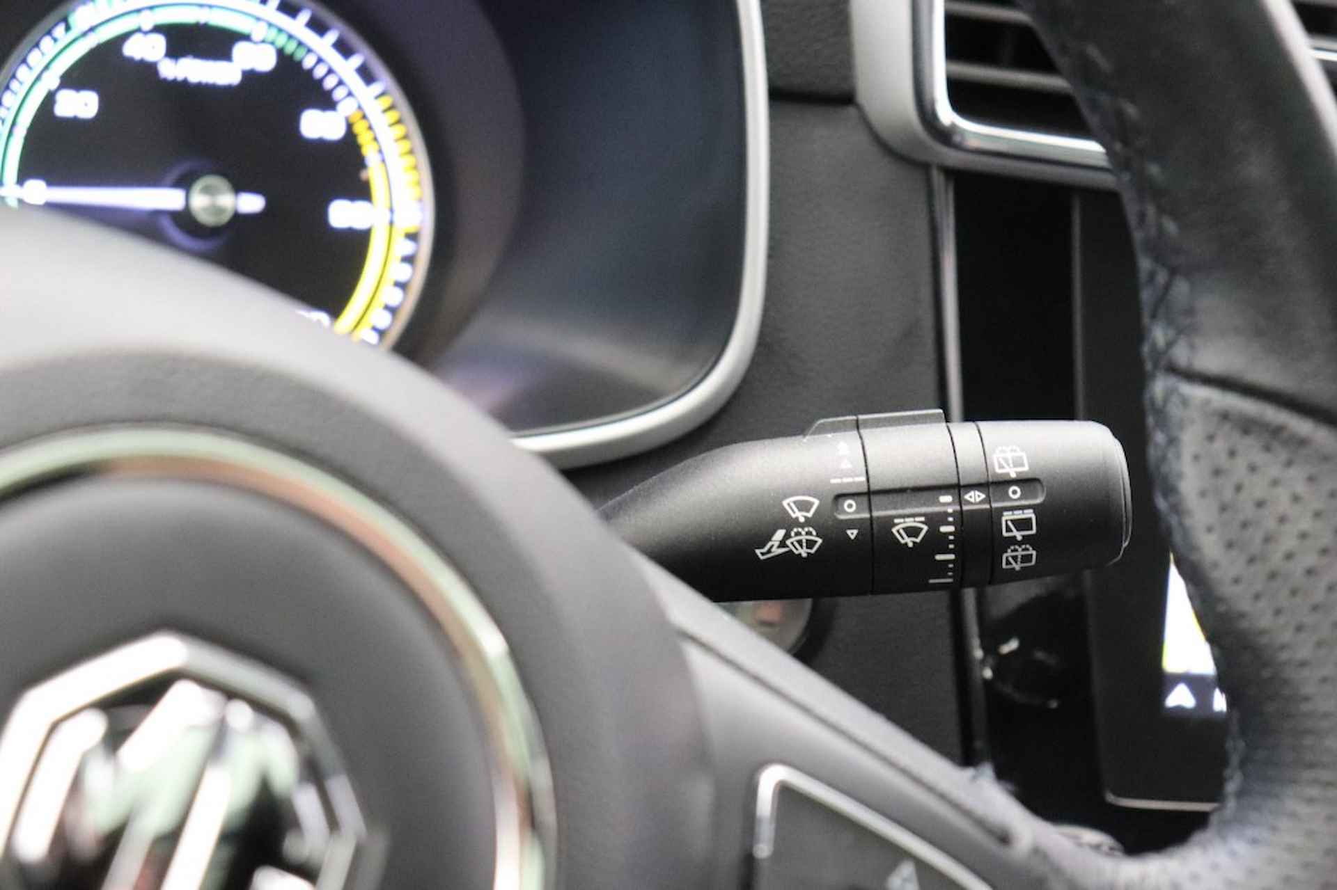 MG Zs EV Luxury 45 kWh - Panorama, Leer, Carplay (15.000 na SUBSIDIE) - 20/37