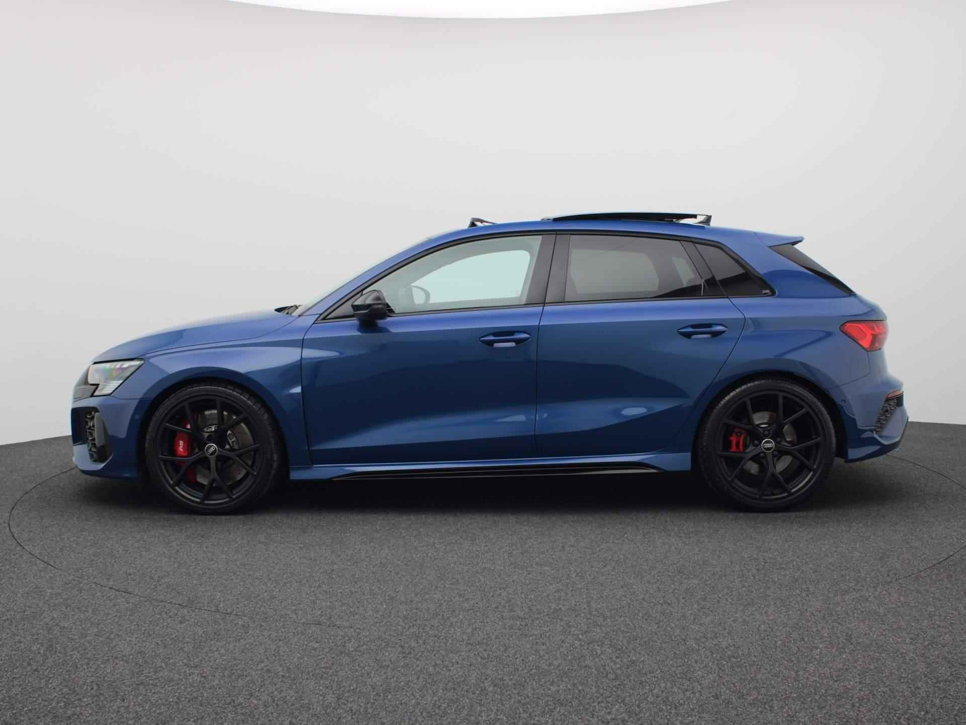 Audi RS3 Sportback 2.5 TFSI RS 3 quattro 400PK S-Tronic Panoramadak, Keyless, Elektrische achterklep, Sportuitlaat, Elektrisch inklapbare spiegels, Side assist, Bang&Olufsen soundsysteem - 2/49