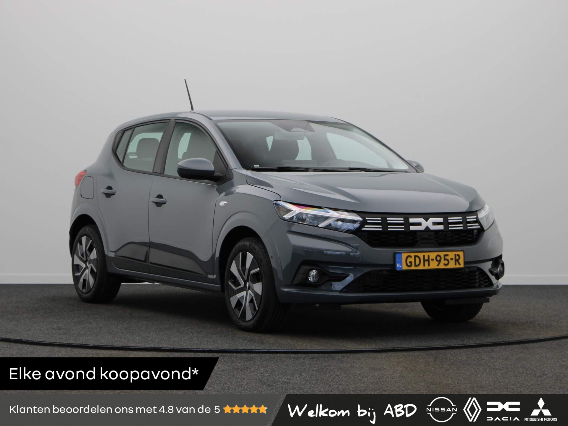 Dacia Sandero TCe 90pk Expression | Trekhaak | Parkeersensoren voor/achter | Achteruitrijcamera |