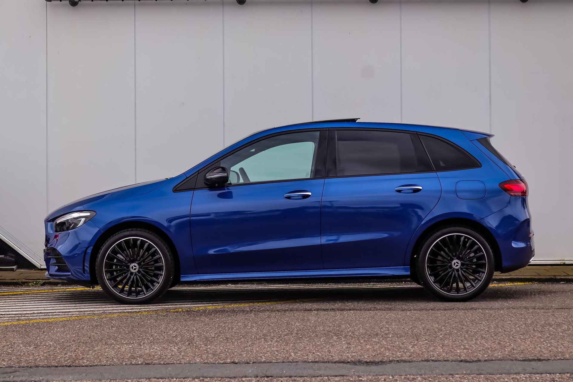 Mercedes-Benz B-Klasse B 250e Automaat Star Edition AMG Line | Advanced Plus Pakket | Nightpakket | Panoramadak - 8/39