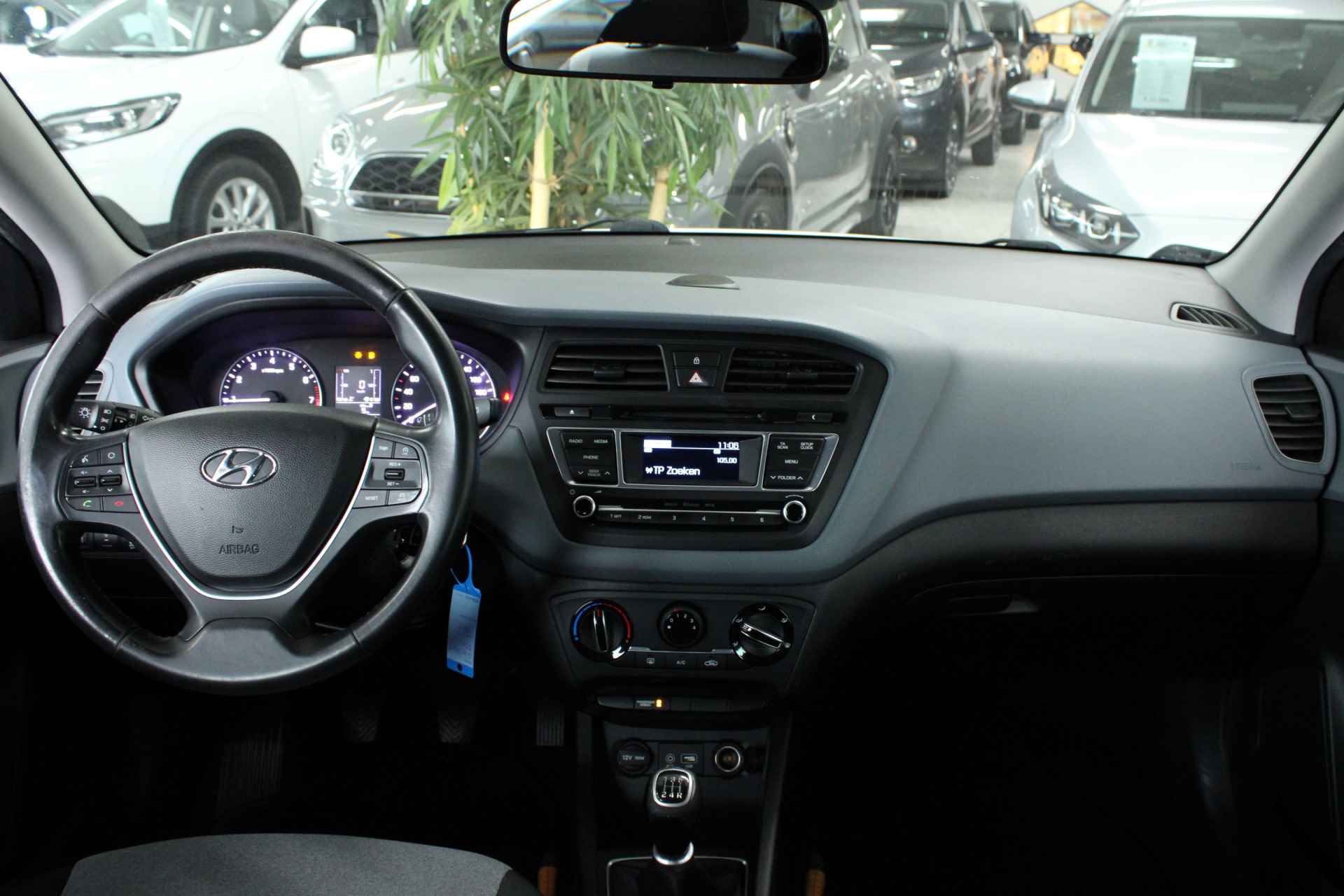 Hyundai i20 1.2 HP i-Motion NETTE STAAT ! NL AUTO | PDC | TREKHAAK | AIRCO | GOED ONDERHOUDEN - 4/27