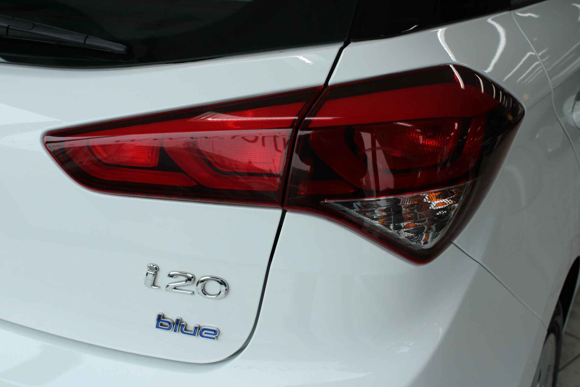 Hyundai i20 1.2 HP i-Motion NETTE STAAT ! NL AUTO | PDC | TREKHAAK | AIRCO | GOED ONDERHOUDEN - 17/27