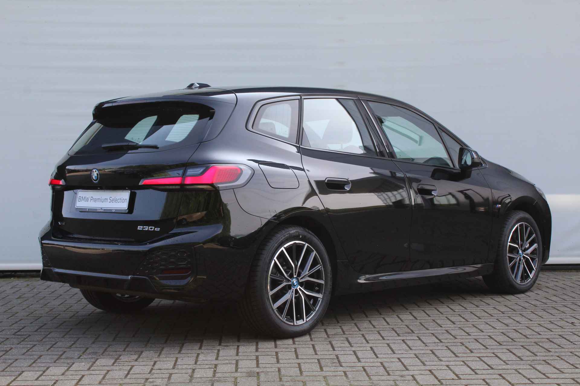 BMW 2 Serie Active Tourer 230e xDrive High Executive M Sport Automaat / Sportstoelen / Adaptieve LED / Parking Assistant Plus / M Adaptief onderstel / Comfort Access / Head-Up - 6/26