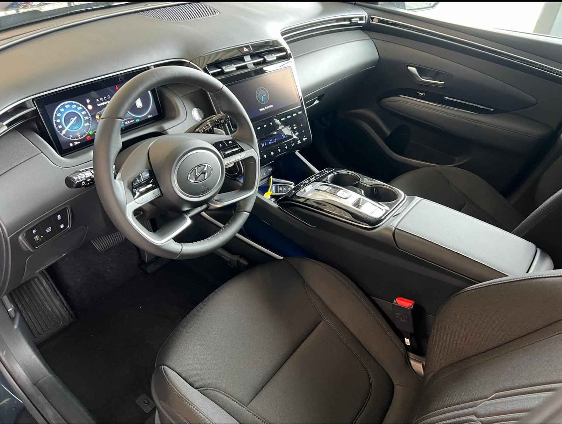 Hyundai Tucson 1.6 T-GDI PHEV Comfort Smart 4WD / €8.500,- Prijsvoordeel! / Rijklaarprijs / Direct Leverbaar / Navigatie + Apple Carplay/Android Auto / Climate Control / Keyless Entry & Start / - 5/28