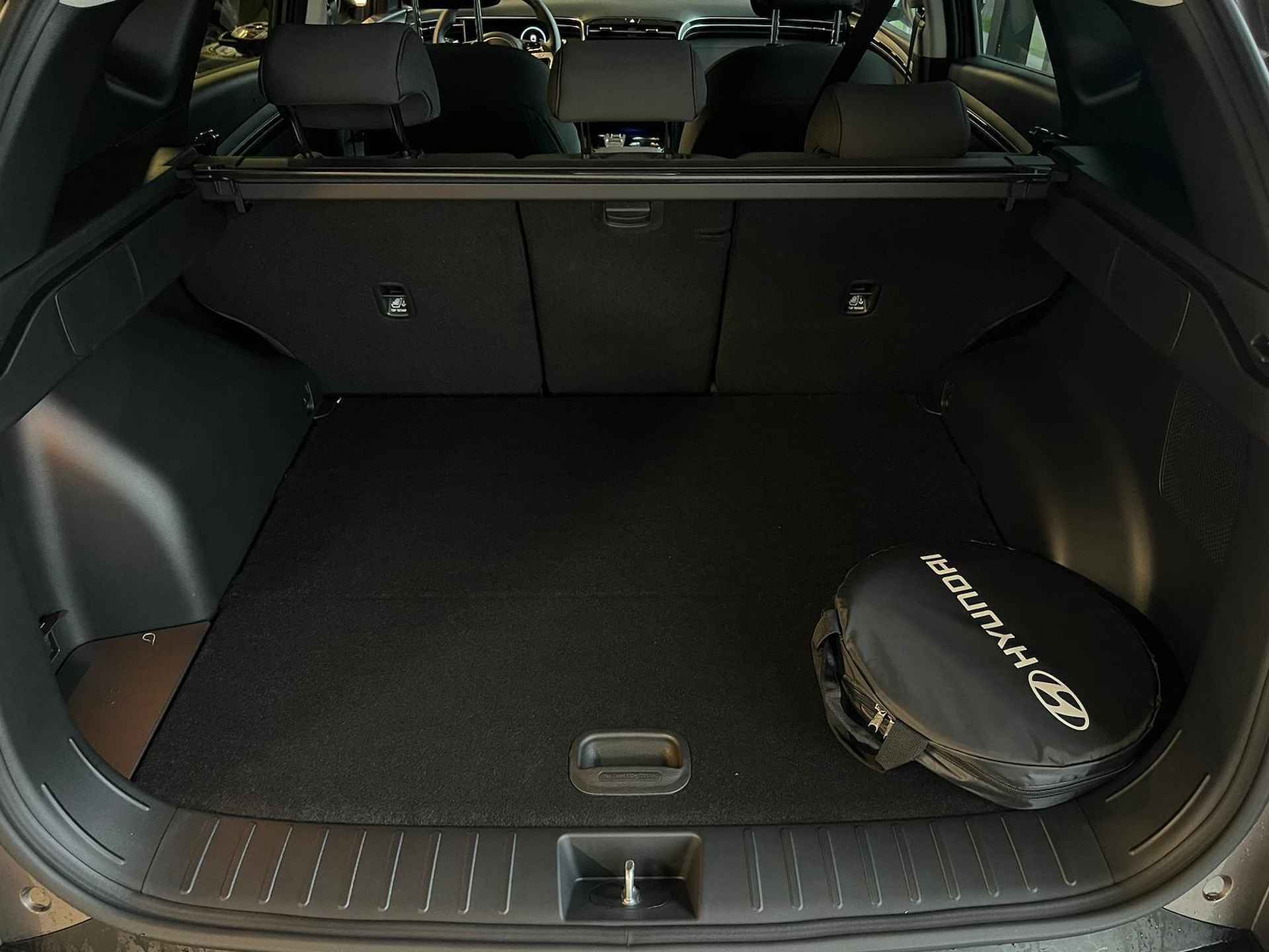 Hyundai Tucson 1.6 T-GDI PHEV Comfort Smart 4WD / €8.500,- Prijsvoordeel! / Rijklaarprijs / Direct Leverbaar / Navigatie + Apple Carplay/Android Auto / Climate Control / Keyless Entry & Start / - 12/28
