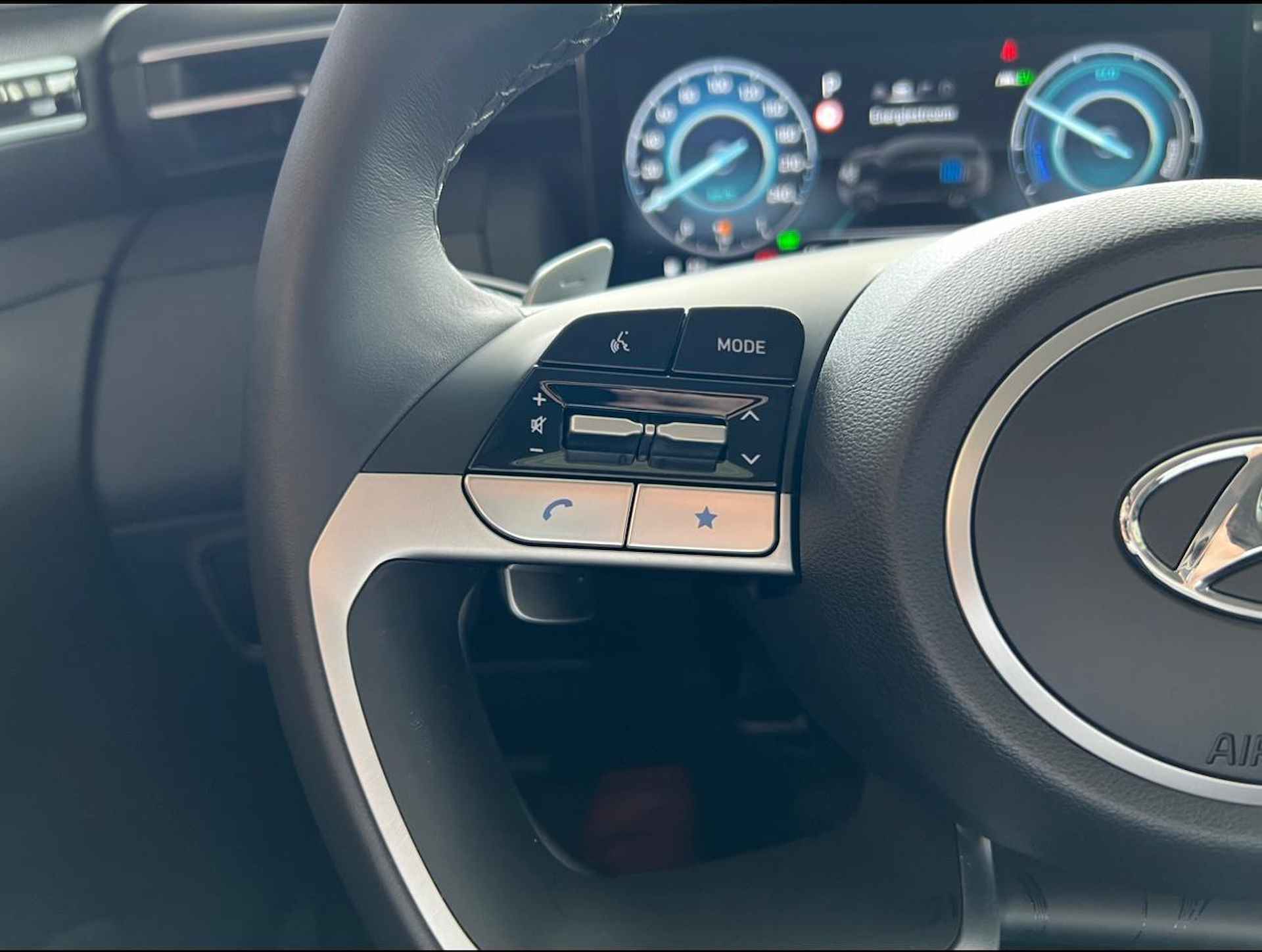 Hyundai Tucson 1.6 T-GDI PHEV Comfort Smart 4WD / €8.500,- Prijsvoordeel! / Rijklaarprijs / Direct Leverbaar / Navigatie + Apple Carplay/Android Auto / Climate Control / Keyless Entry & Start / - 24/28