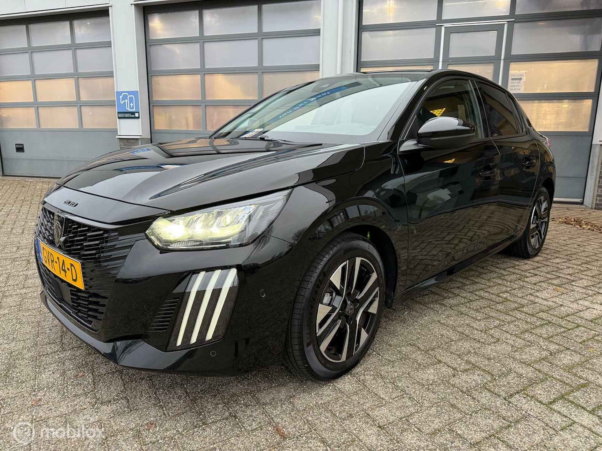 PEUGEOT 208 100 PK ALLURE DRAADLOZE CARPLAY NIEUWE MODEL RIJKLAAR PRIJS - 1/23