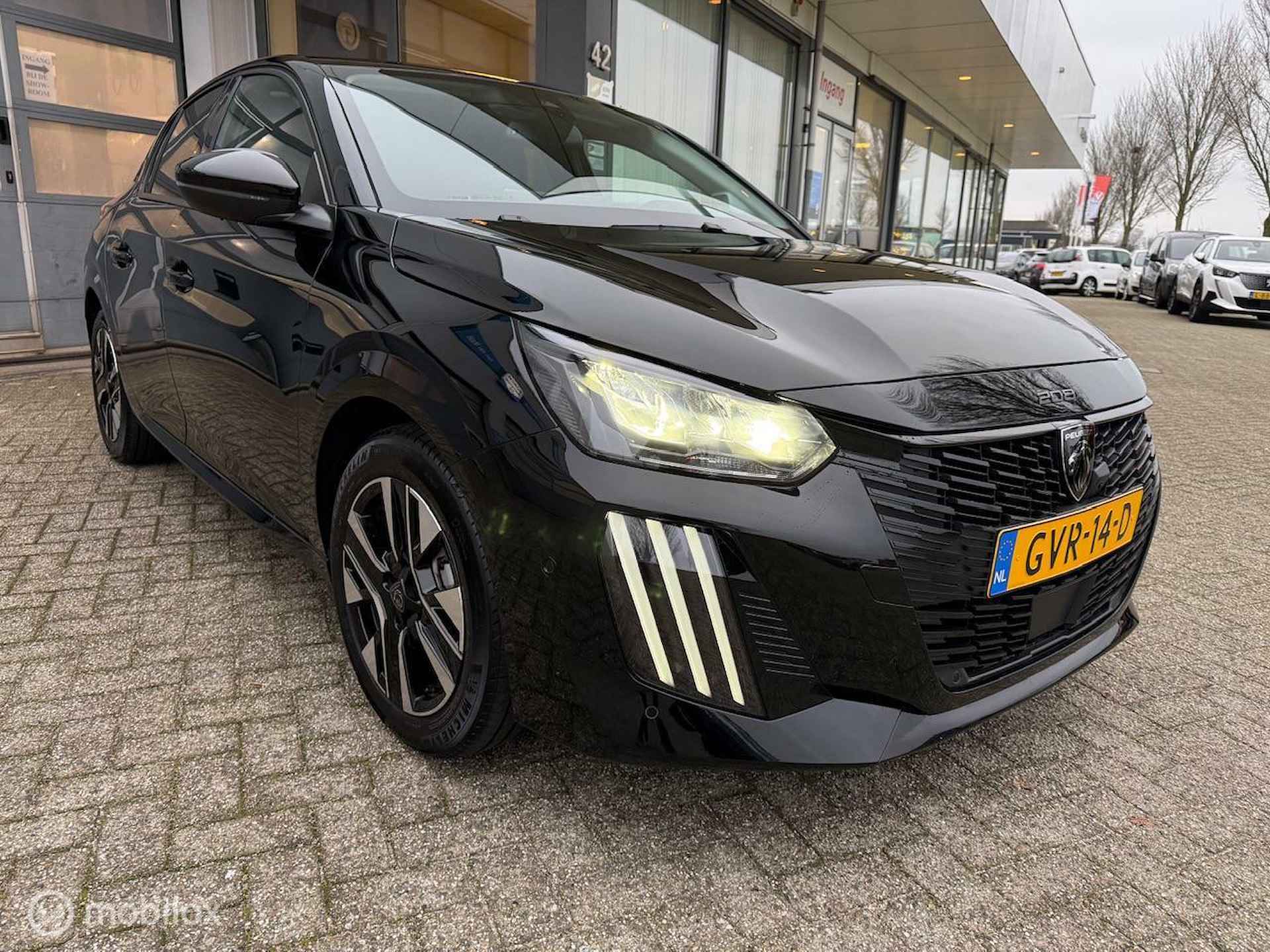 PEUGEOT 208 100 PK ALLURE DRAADLOZE CARPLAY NIEUWE MODEL RIJKLAAR PRIJS - 3/23