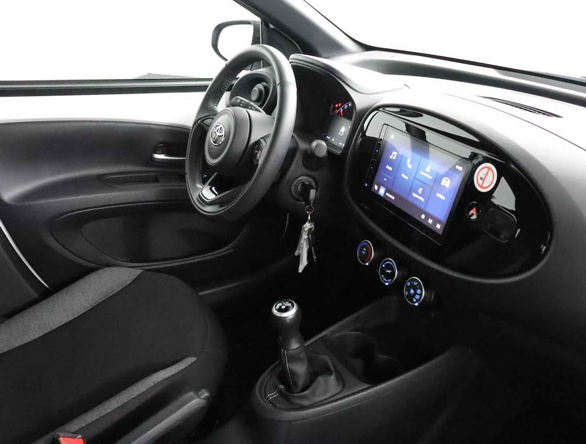 Toyota Aygo X 1.0 VVT-i MT Play - 60/63