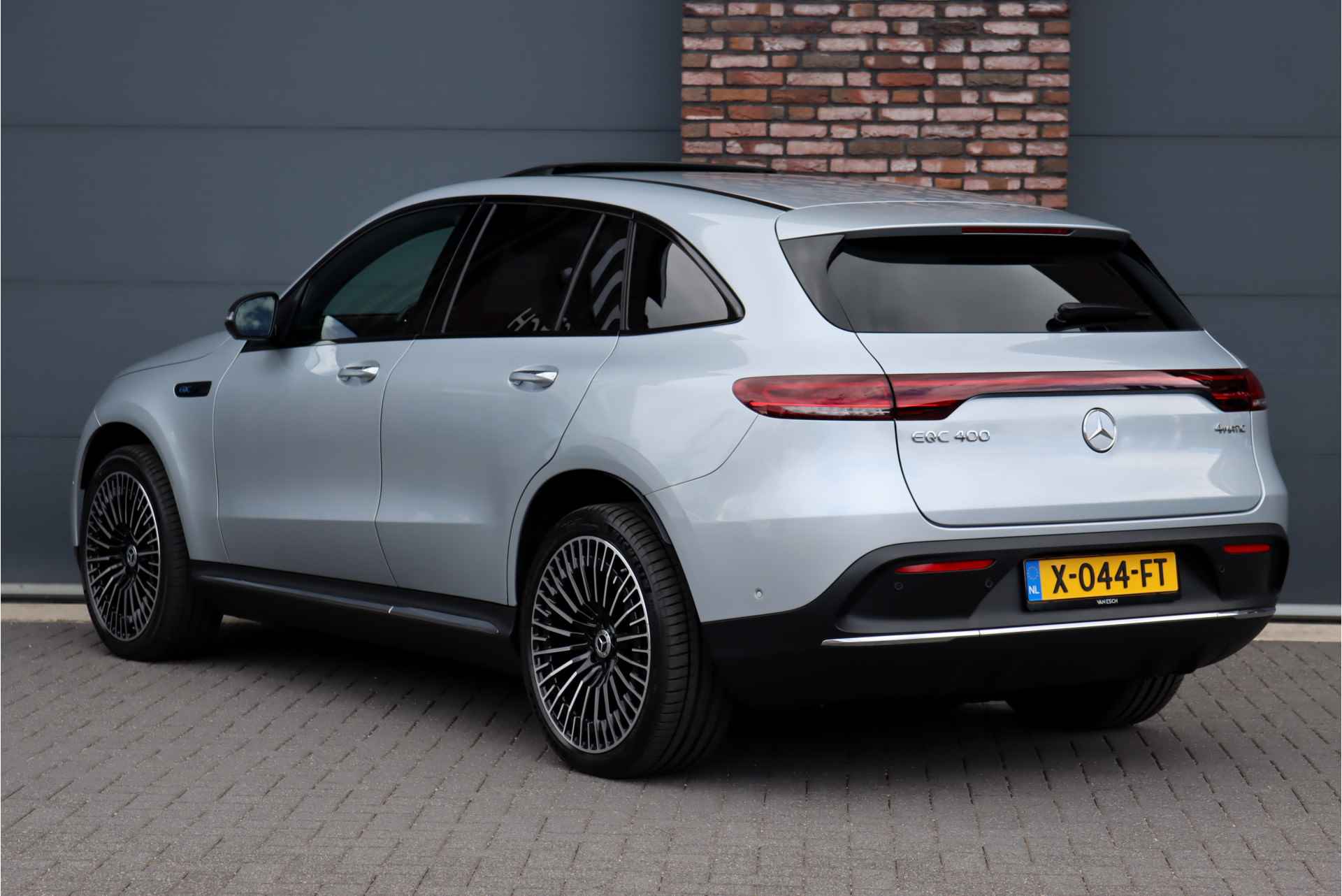 Mercedes-Benz EQC 400 4-MATIC AMG Line 80 kWh | ex BTW €47.500,- | Schuifdak | Distronic+ | Keyless Go | Surround Camera | Advanced Sound System | Multibeam LED | Air-Balance-pakket | Rijassistentiepakket | - 6/47