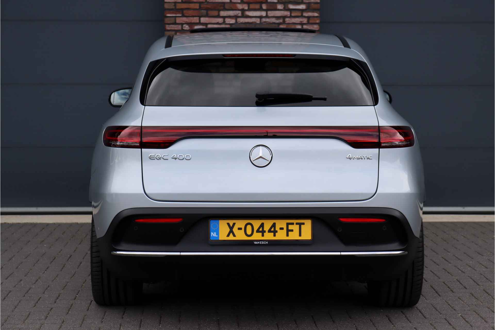 Mercedes-Benz EQC 400 4-MATIC AMG Line 80 kWh | ex BTW €47.500,- | Schuifdak | Distronic+ | Keyless Go | Surround Camera | Advanced Sound System | Multibeam LED | Air-Balance-pakket | Rijassistentiepakket | - 16/47