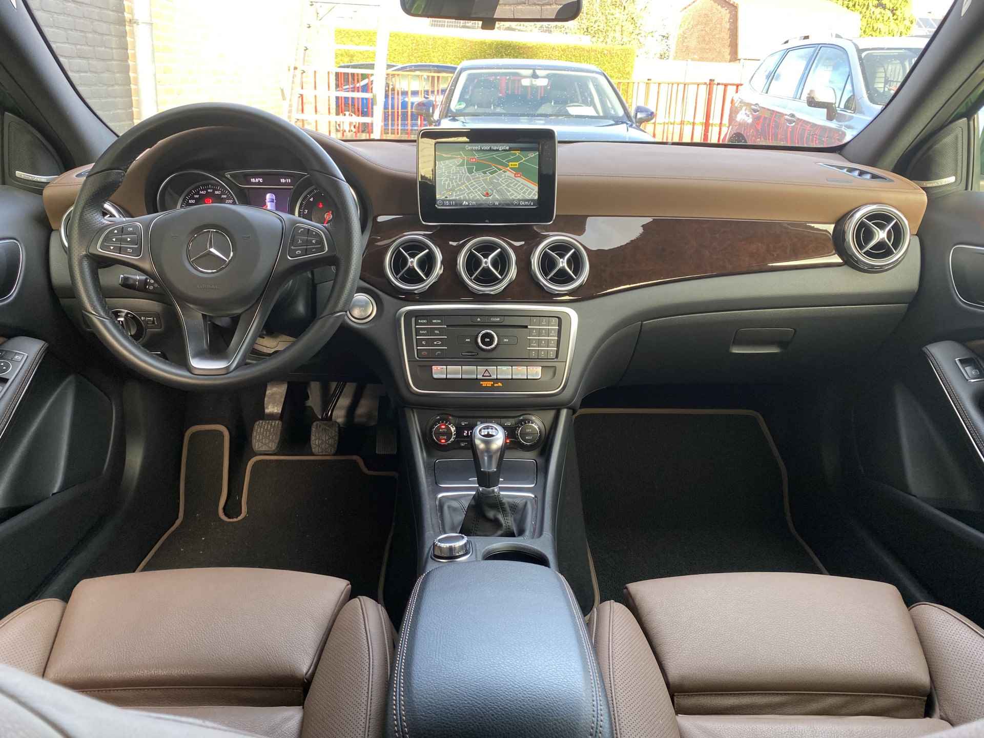 Mercedes-Benz GLA 200 Premium Plus | navigatie | lederen sportstoelen | climate control | camera - 18/42