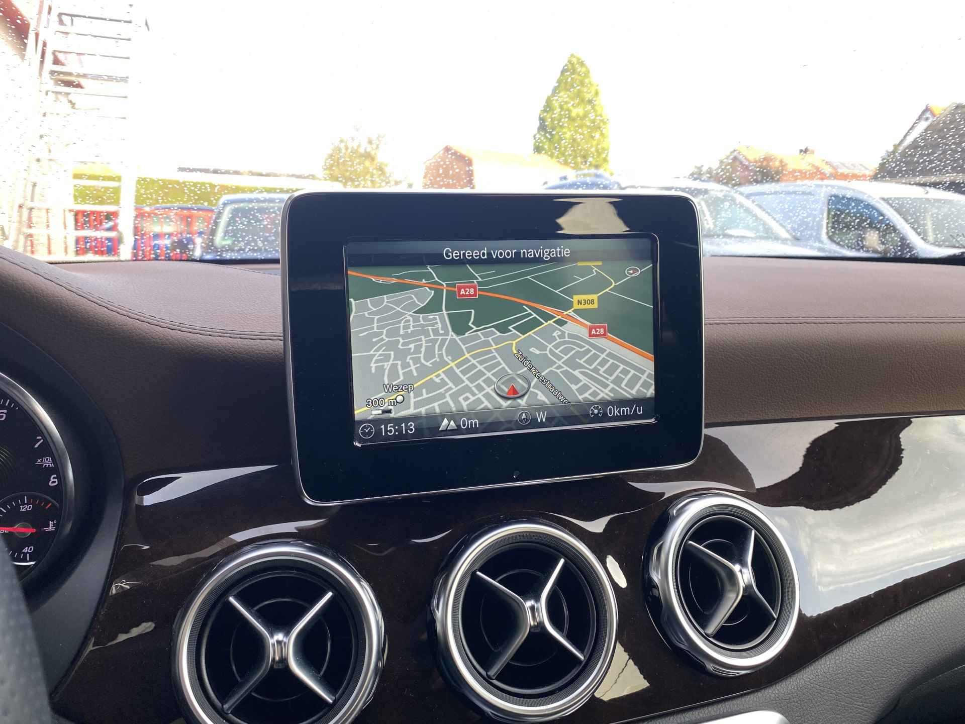 Mercedes-Benz GLA 200 Premium Plus | navigatie | lederen sportstoelen | climate control | camera - 25/42