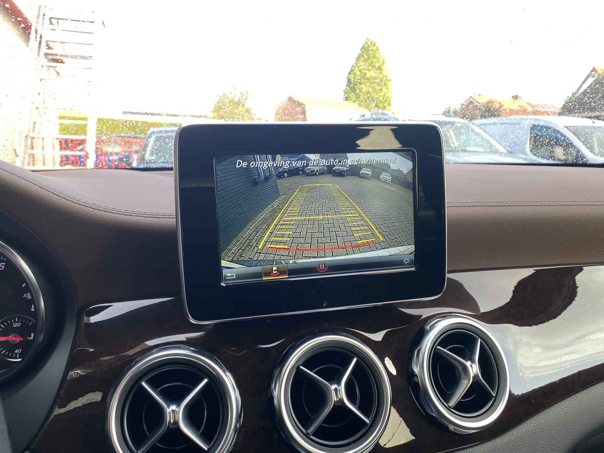 Mercedes-Benz GLA 200 Premium Plus | navigatie | lederen sportstoelen | climate control | camera - 29/42
