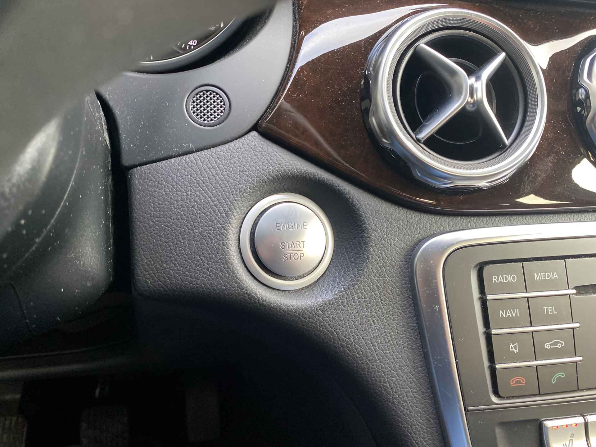 Mercedes-Benz GLA 200 Premium Plus | navigatie | lederen sportstoelen | climate control | camera - 30/42