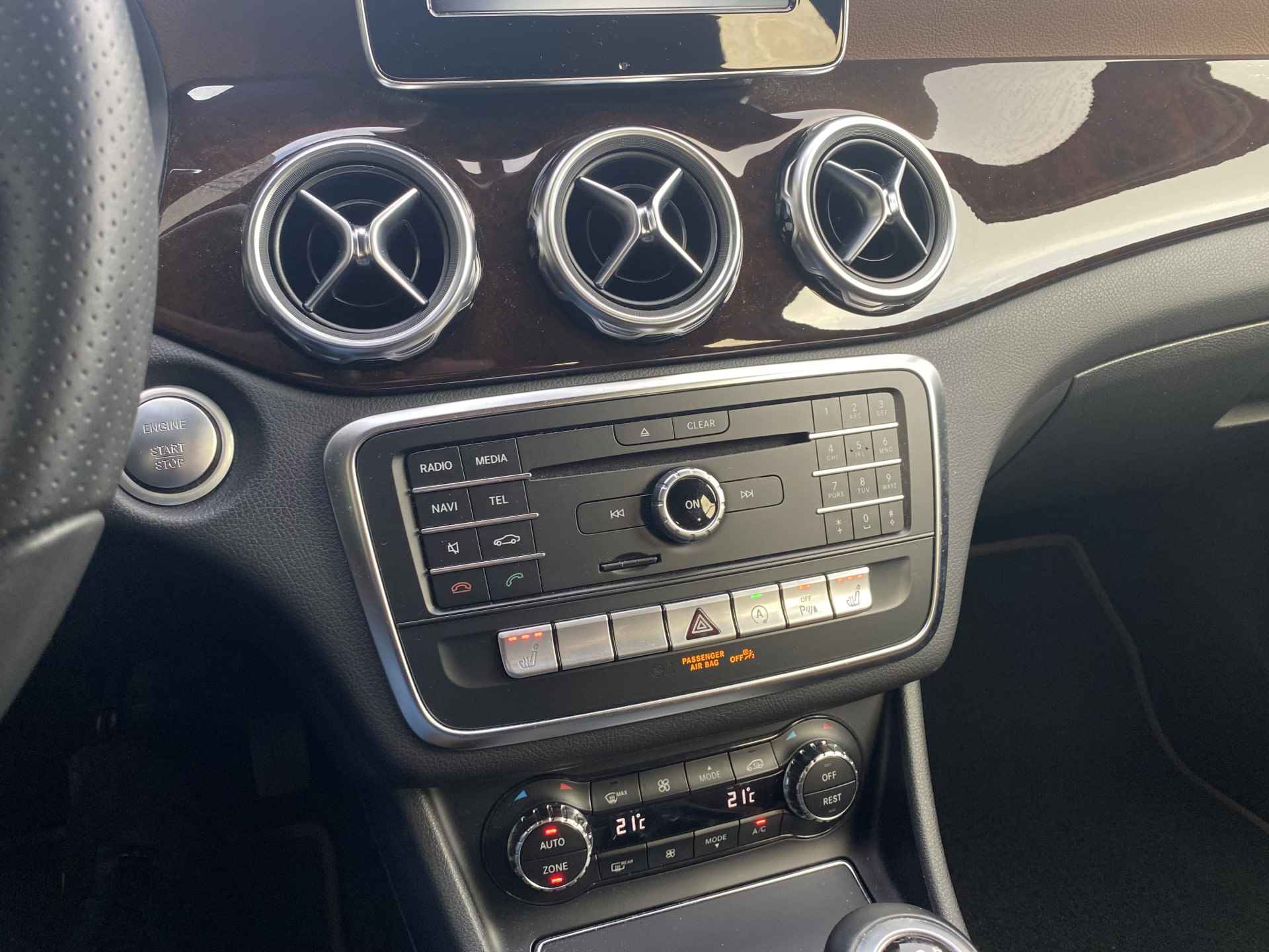 Mercedes-Benz GLA 200 Premium Plus | navigatie | lederen sportstoelen | climate control | camera - 31/42
