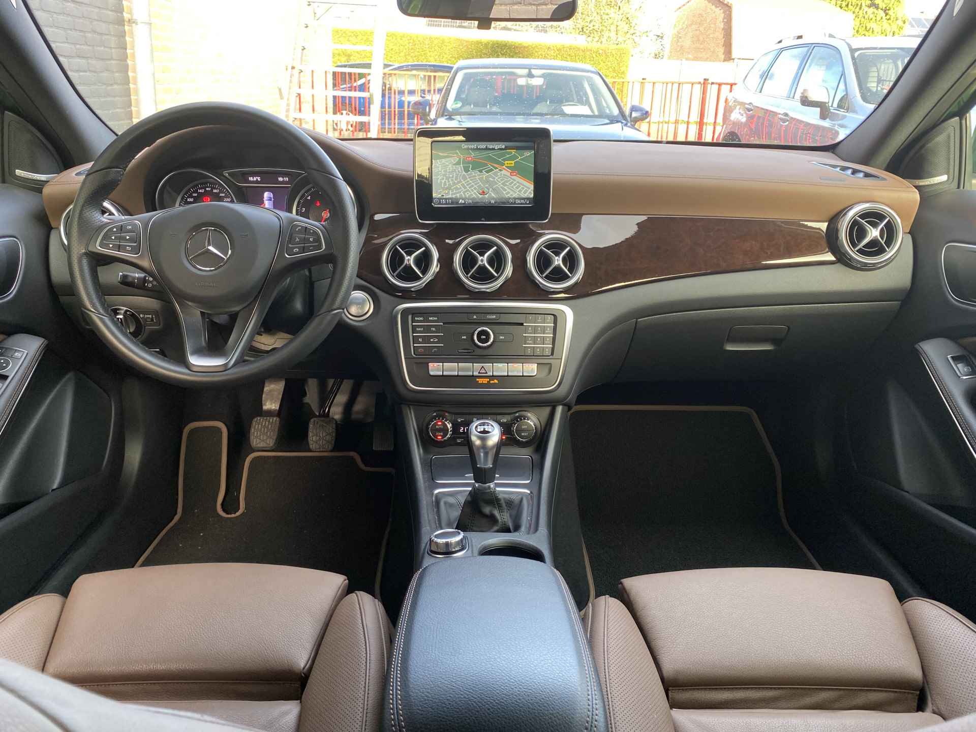 Mercedes-Benz GLA 200 Premium Plus 156 pk | navigatie | lederen sportstoelen | climate control | camera | nieuwstaat - 17/41