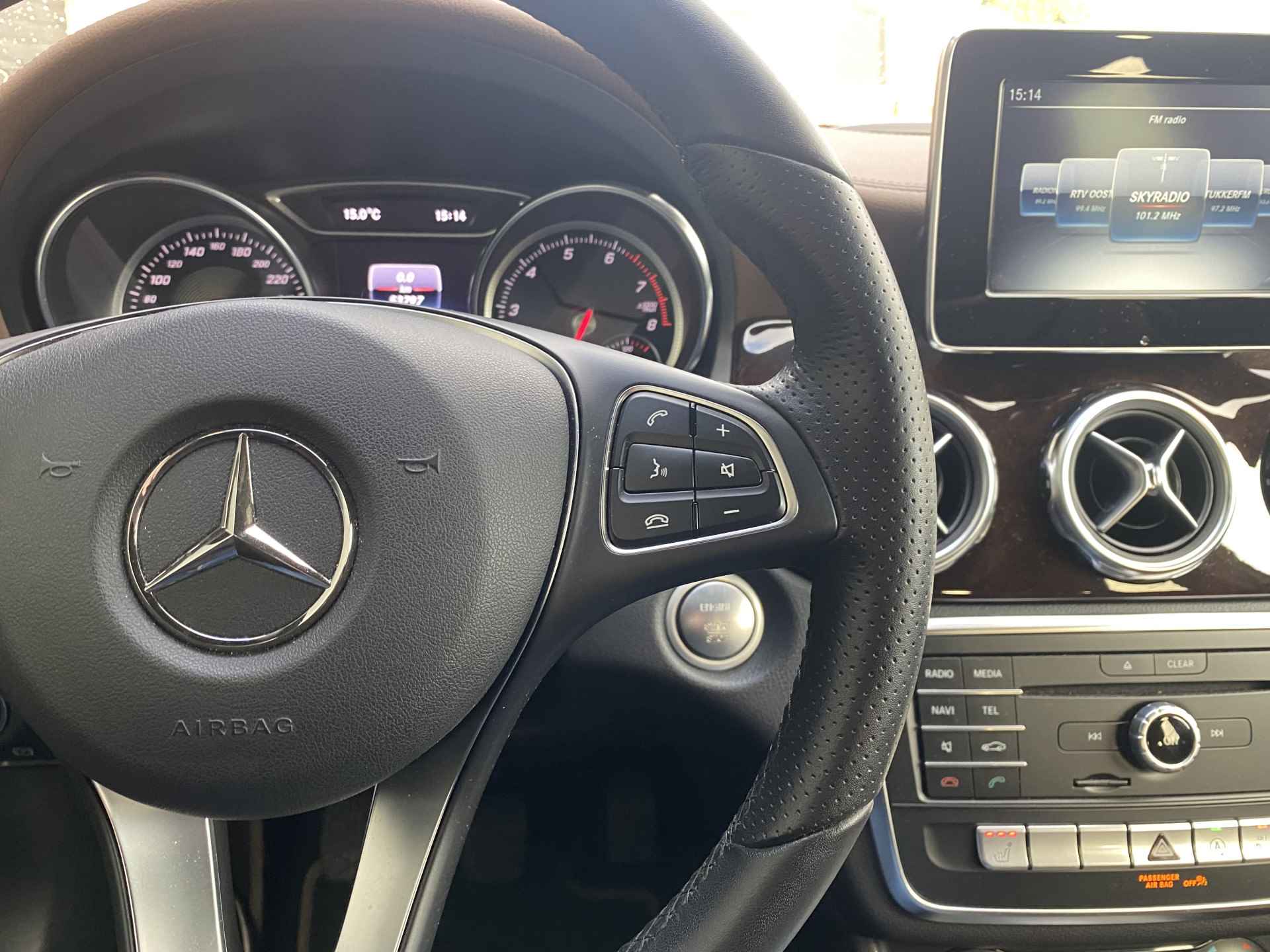 Mercedes-Benz GLA 200 Premium Plus 156 pk | navigatie | lederen sportstoelen | climate control | camera | nieuwstaat - 37/41