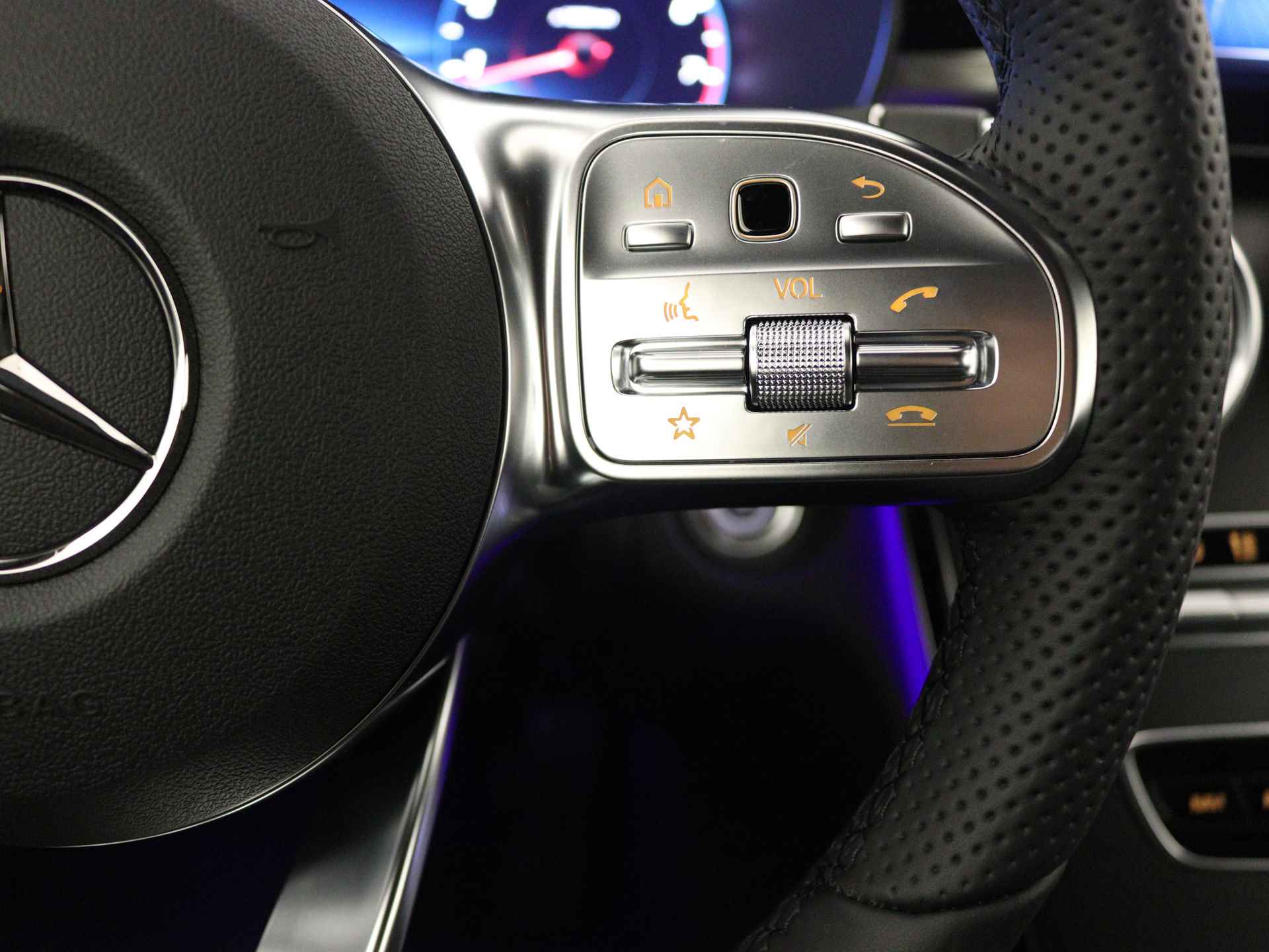 Mercedes-Benz C-Klasse Cabrio 300 AMG Line | Premium Plus pakket | Nightpakket | Dodehoekassistent |  Cabriolet comfortpakket | Anti-diefstalsysteem | Burmester® surround sound system | Stoelventilatie/-verwarming voorstoelen | - 21/38