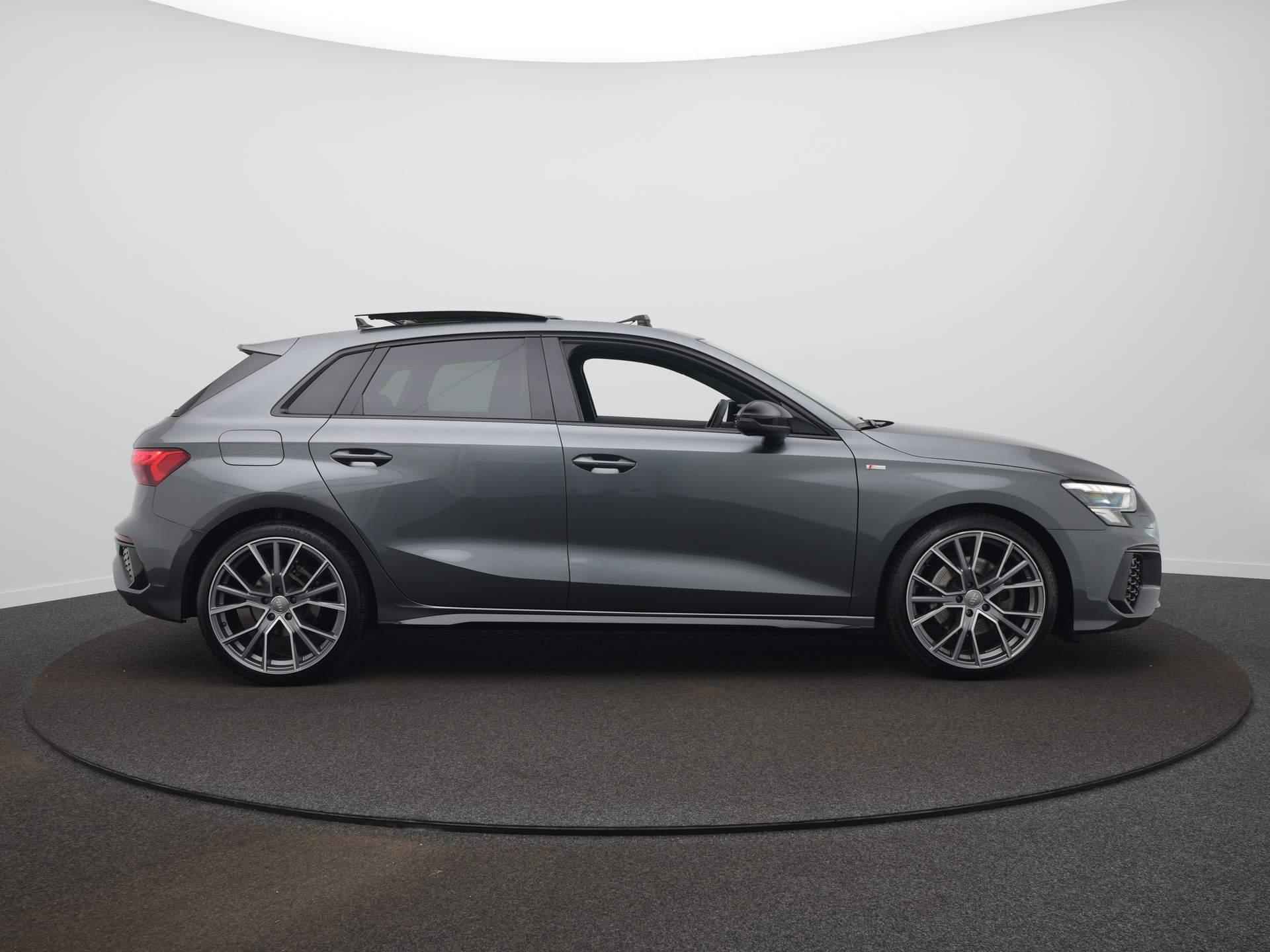 Audi A3 Sportback 30 TFSI S edition S-Line | Panoramadak | Black-Optiek | Climate | 19 inch - 4/45