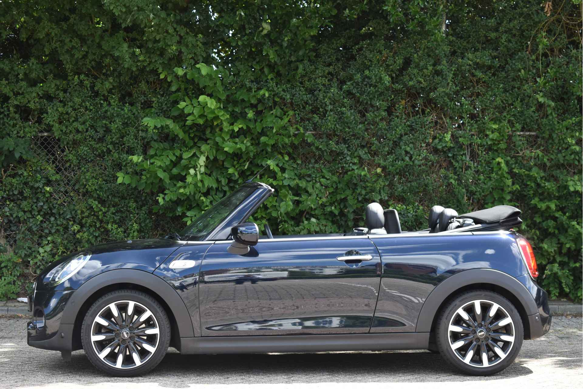 MINI Cabrio 2.0 Cooper S Hammersmith | Carplay | Camera | Leder | Stoelverw | Navi | Cruise Contr | Full LED | LM-Velgen - 4/72