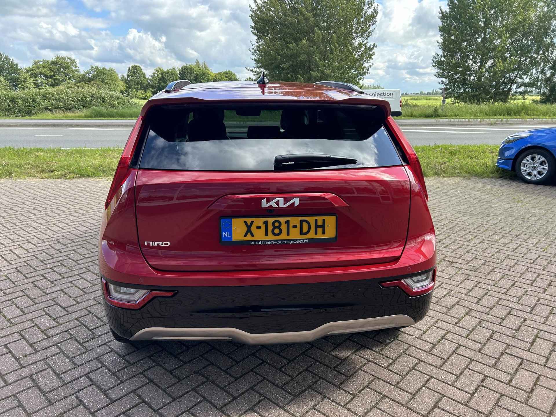 Kia Niro EV DynamicPlusLine 64.8 kWh | Btw-aftrekbaar | Schuifdak | HUD | Keyless | Parkeersensoren | Stoel/Stuurverwarming | Adaptive cruise control | Dodehoek detectie met correctie | - 5/17