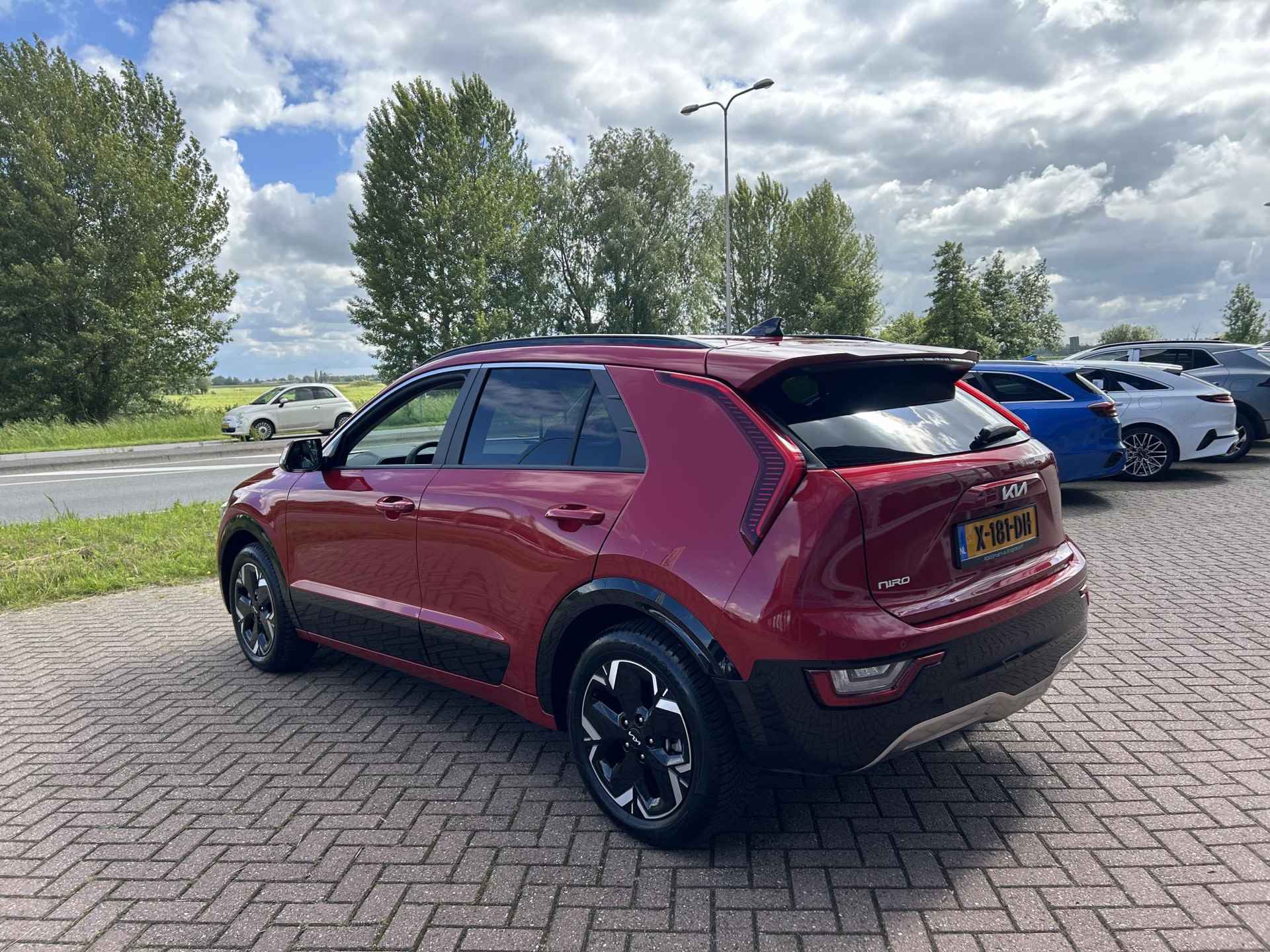 Kia Niro EV DynamicPlusLine 64.8 kWh | Btw-aftrekbaar | Schuifdak | HUD | Keyless | Parkeersensoren | Stoel/Stuurverwarming | Adaptive cruise control | Dodehoek detectie met correctie | - 6/17