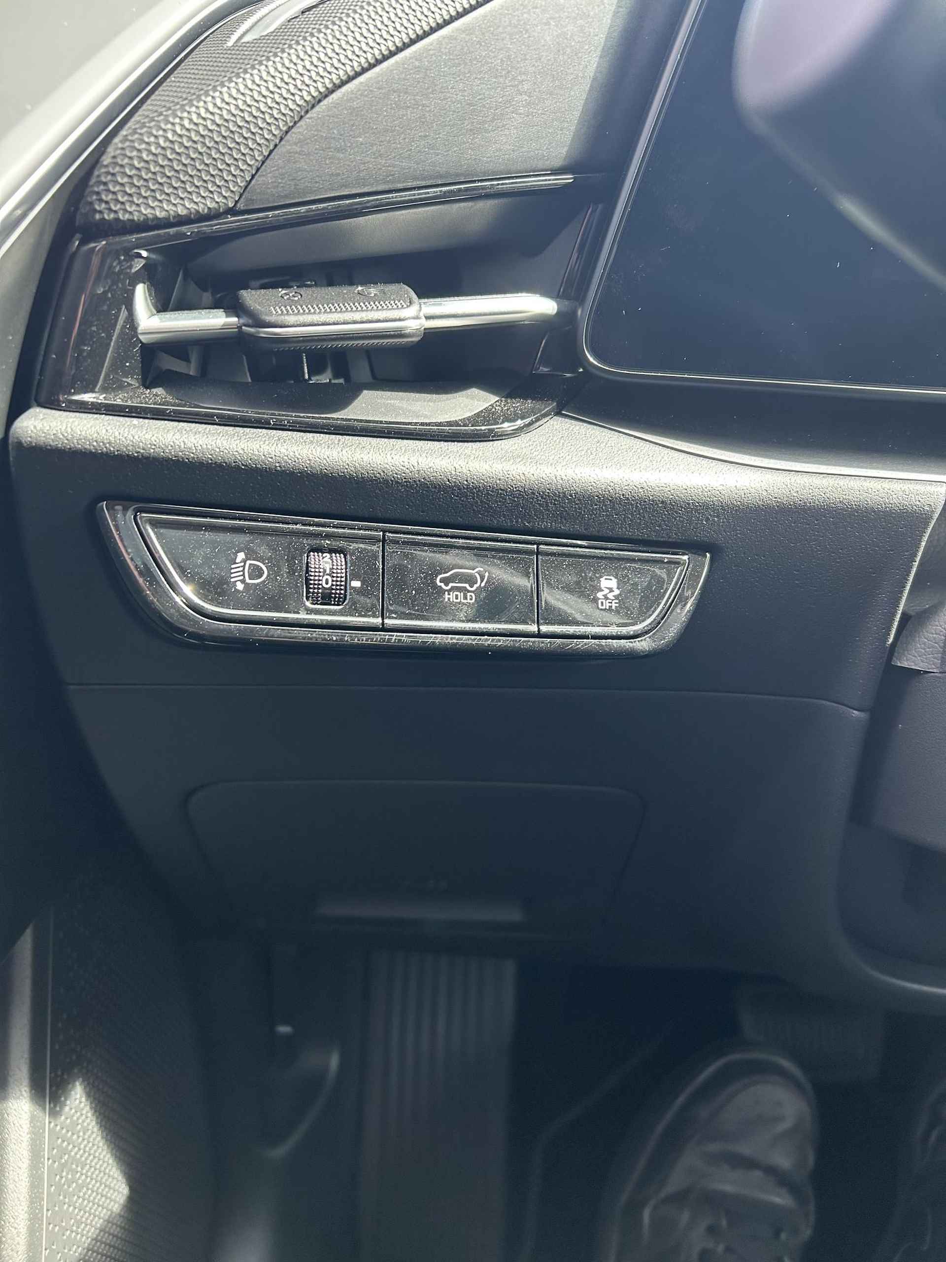 Kia Niro EV DynamicPlusLine 64.8 kWh | Btw-aftrekbaar | Schuifdak | HUD | Keyless | Parkeersensoren | Stoel/Stuurverwarming | Adaptive cruise control | Dodehoek detectie met correctie | - 12/17