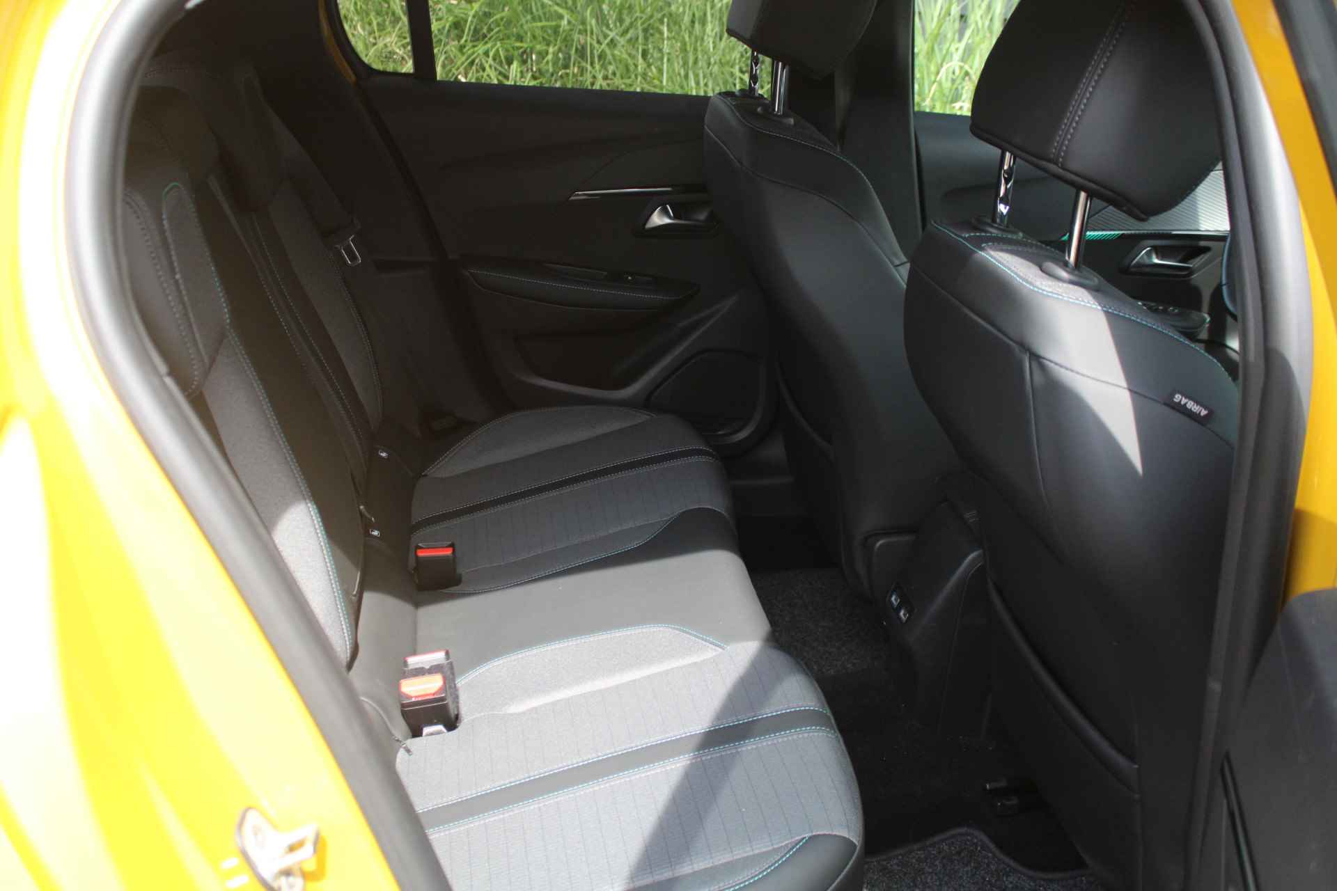 Peugeot 208 1.2 PureTech 100PK Allure Pack Navigatie, Achteruitrijcamera, Apple Carplay/Android Auto, Parkeersensoren Achter, Lichtmetalen Velgen 16'' - 11/32