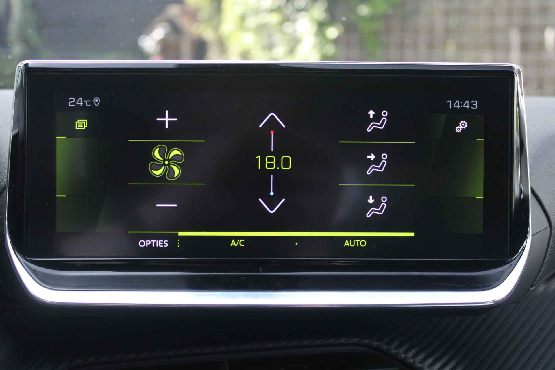 Peugeot 208 1.2 PureTech 100PK Allure Pack Navigatie, Achteruitrijcamera, Apple Carplay/Android Auto, Parkeersensoren Achter, Lichtmetalen Velgen 16'' - 21/32