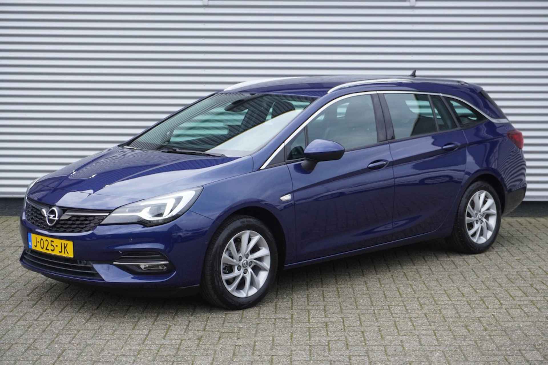 OPEL Astra Sports Tourer 1.2 Turbo Elegance / Camera / AGR / Navi / LED - 4/43