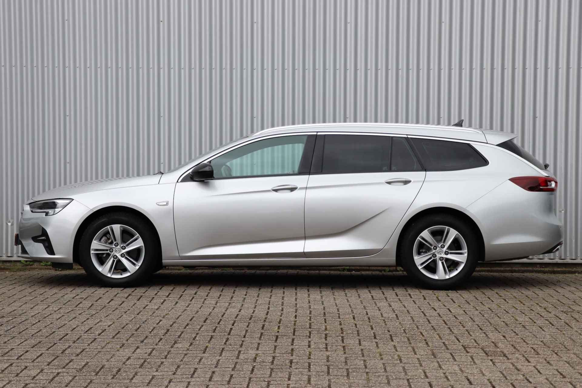 Opel Insignia Sports Tourer 2.0 Turbo Business Automaat | 1500KG trekgewicht | Navigatie | Parkeersensoren | Dodehoek Detectie | Stuur-en stoelverwarming | Climate Control | Apple Carplay/Android Auto | - 3/41