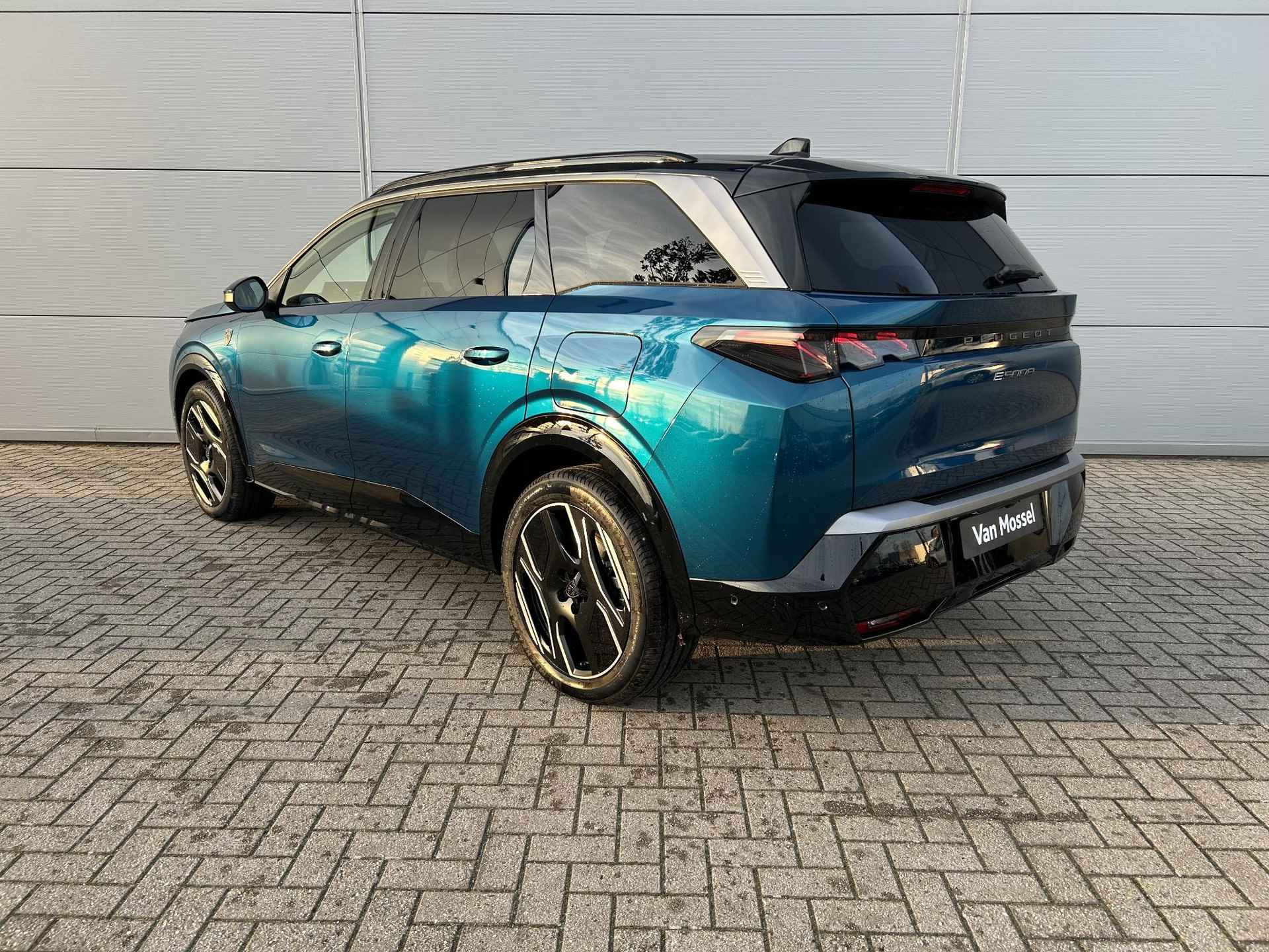 Peugeot e-5008 GT Avantage 73 kWh | Warmtepomp | Alcantara bekleding | Elektrisch verstelbare stoelen/ Massage functie | Stoelverwarming | Stuurverwarming | 360 camera | Adaptieve Cruise Control | Apple Carplay/Android Auto - 5/31