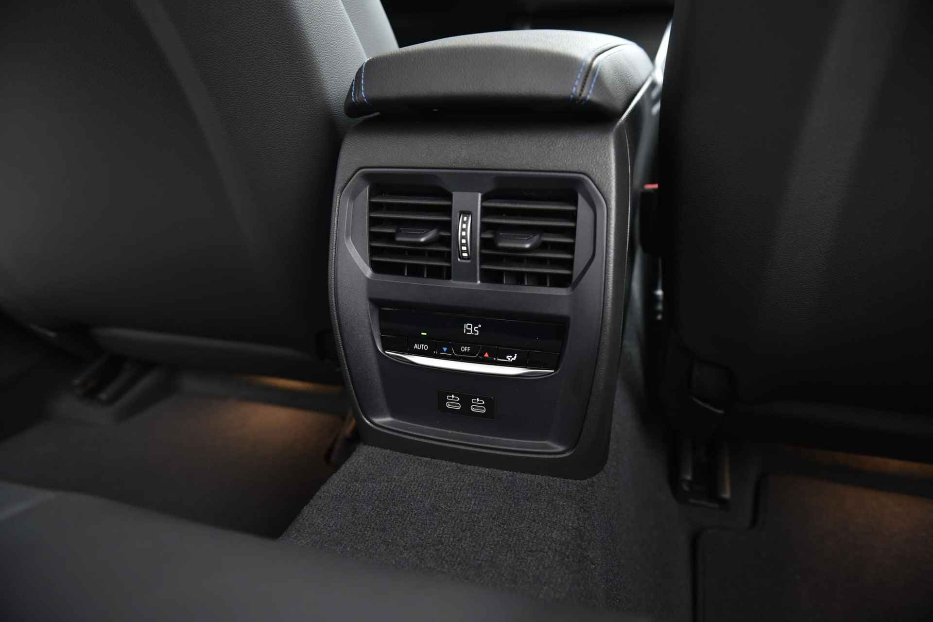 BMW 3 Serie Sedan 330e M-Sport / Schuifdak / M-Sport Stoelen / Head Up Display / Harman en Kardon Audio / Comfort Access - 10/28