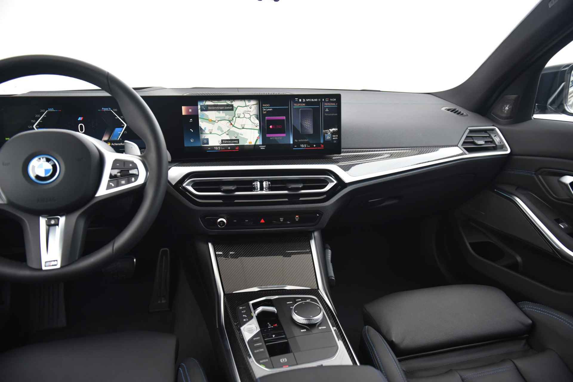BMW 3 Serie Sedan 330e M-Sport / Schuifdak / M-Sport Stoelen / Head Up Display / Harman en Kardon Audio / Comfort Access - 14/28