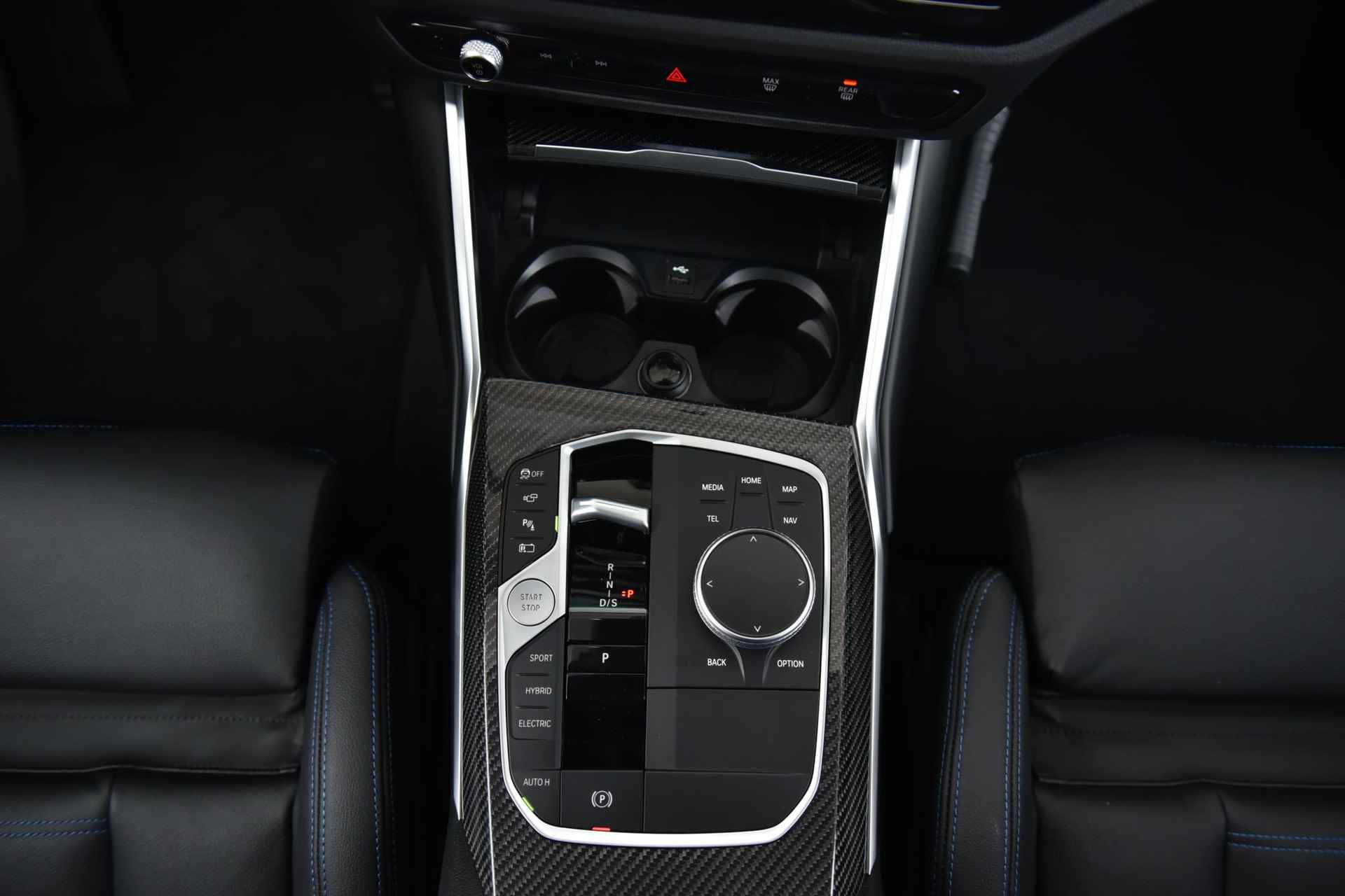 BMW 3 Serie Sedan 330e M-Sport / Schuifdak / M-Sport Stoelen / Head Up Display / Harman en Kardon Audio / Comfort Access - 16/28