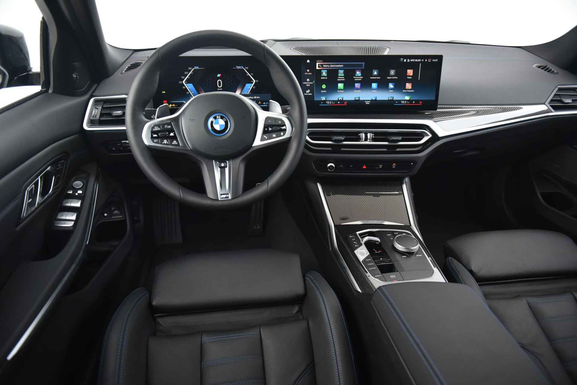 BMW 3 Serie Sedan 330e M-Sport / Schuifdak / M-Sport Stoelen / Head Up Display / Harman en Kardon Audio / Comfort Access - 24/28